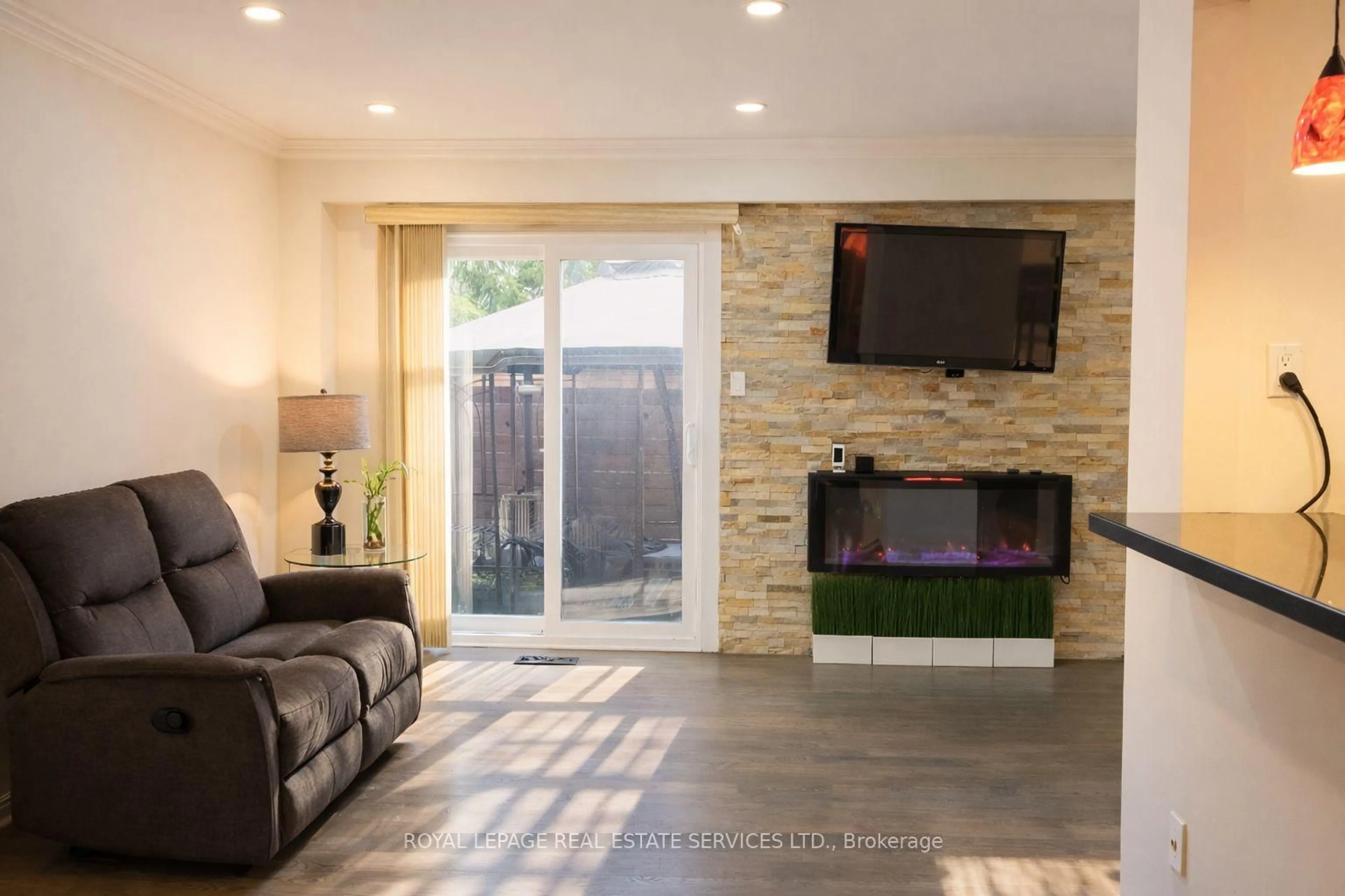 Unknown for 6449 Glen Erin Dr #43, Mississauga Ontario L5N 2T2