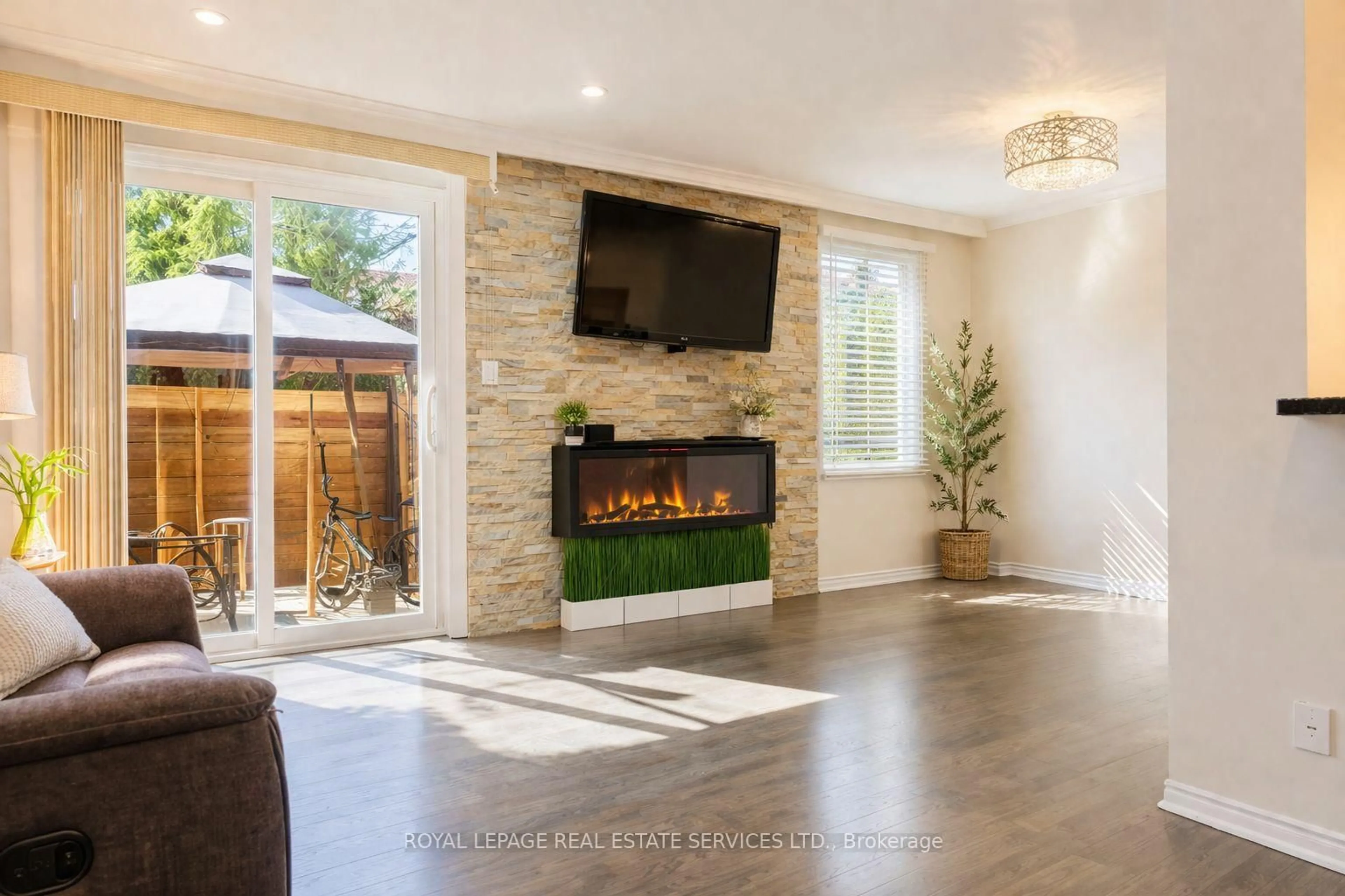 Unknown for 6449 Glen Erin Dr #43, Mississauga Ontario L5N 2T2