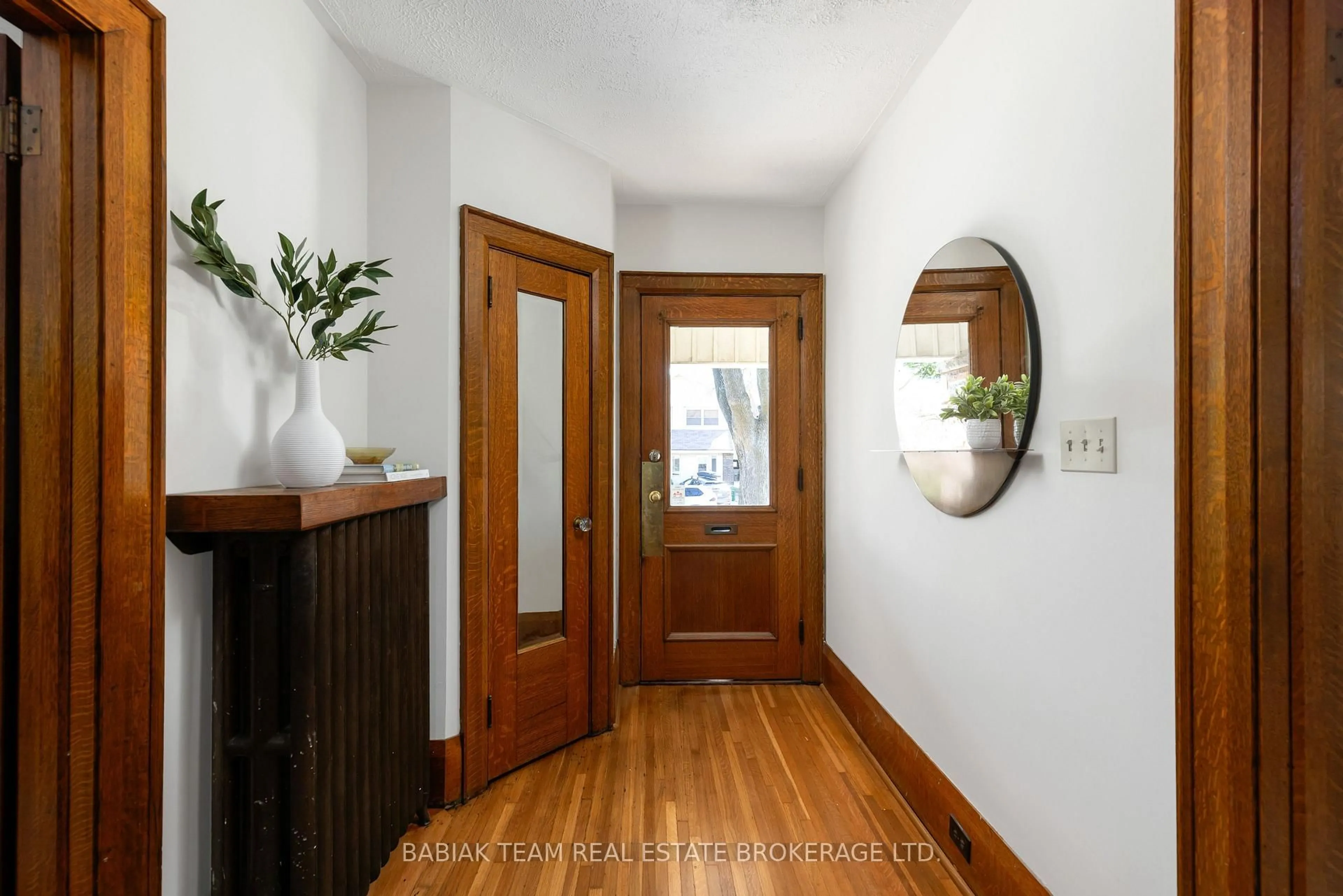 Indoor entryway for 348 Runnymede Rd, Toronto Ontario M6S 2Y6