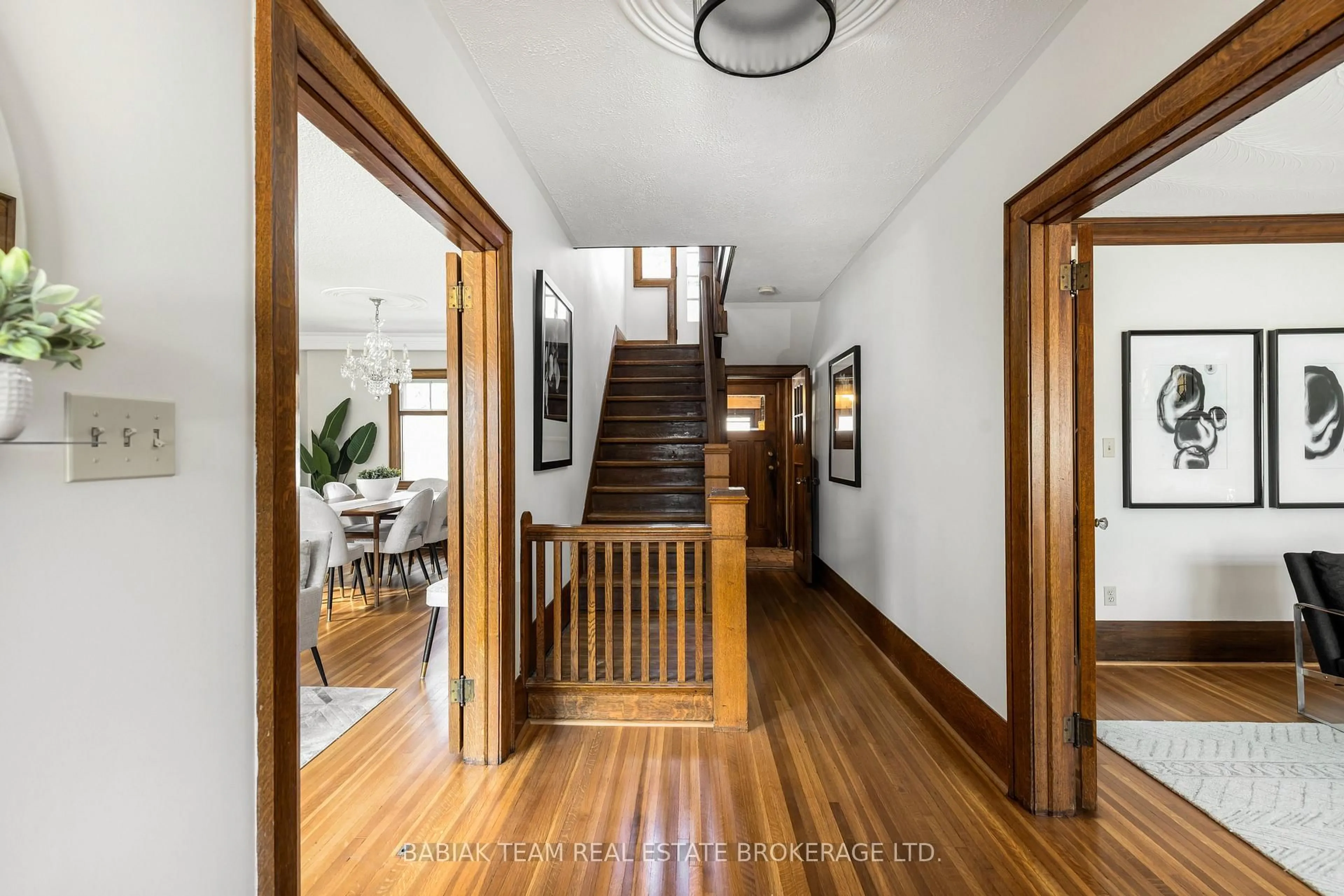 Indoor foyer for 348 Runnymede Rd, Toronto Ontario M6S 2Y6