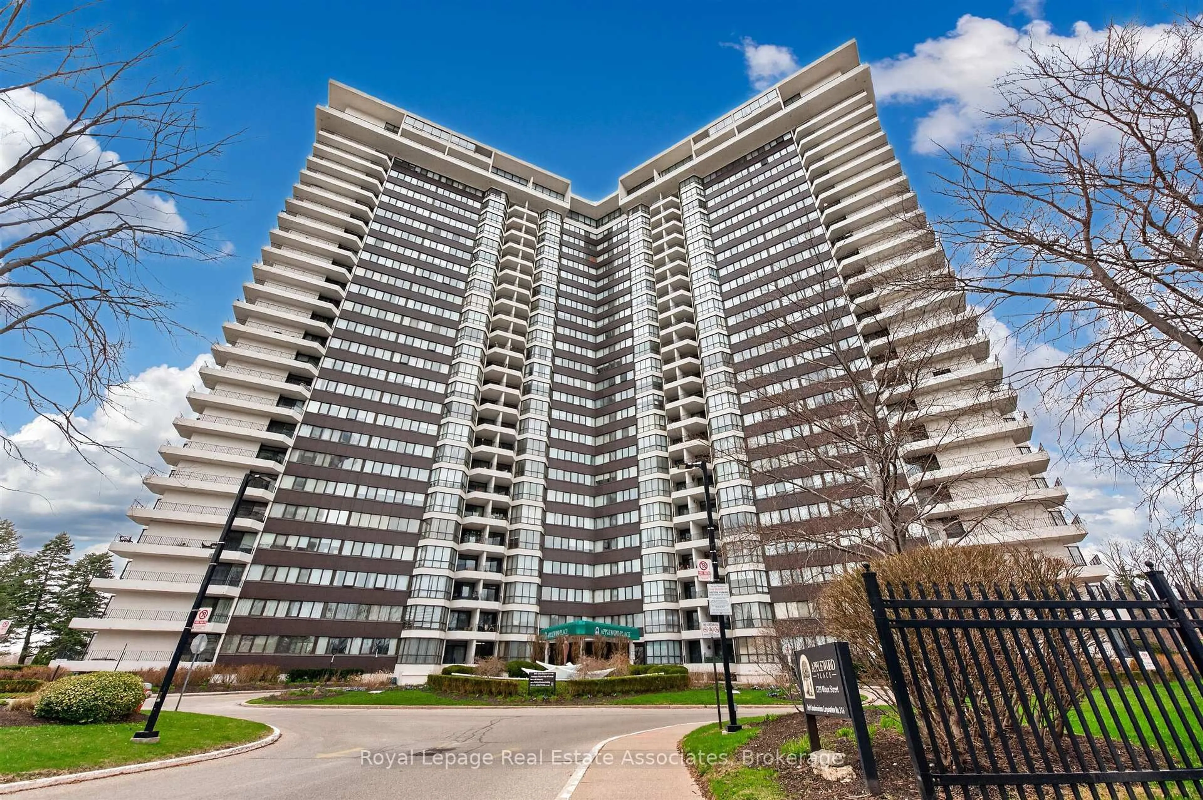 Unknown for 1333 Bloor St #PH15, Mississauga Ontario L4Y 3T6