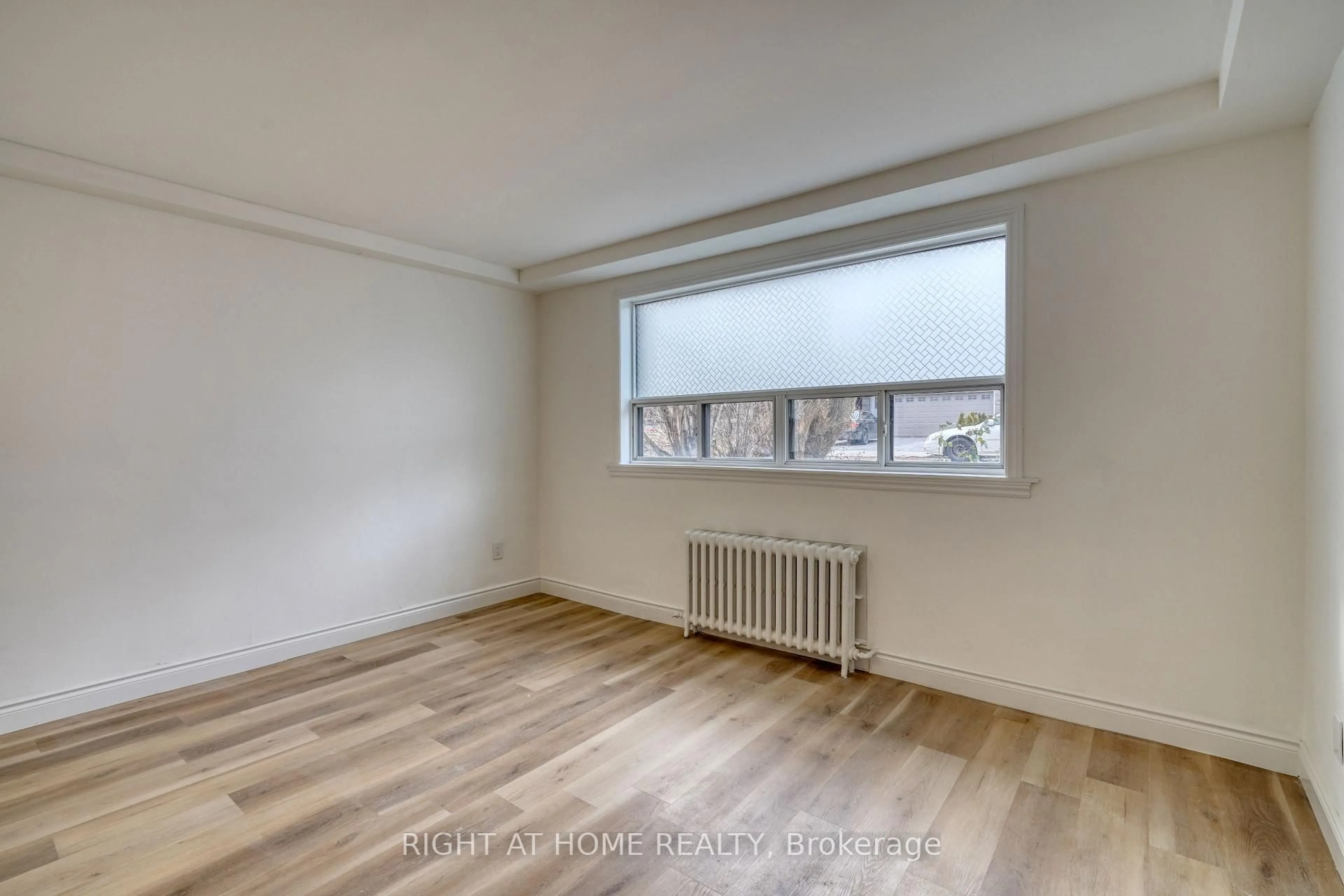 A pic of a room for 101 Sixteenth St, Toronto Ontario M8V 3J9