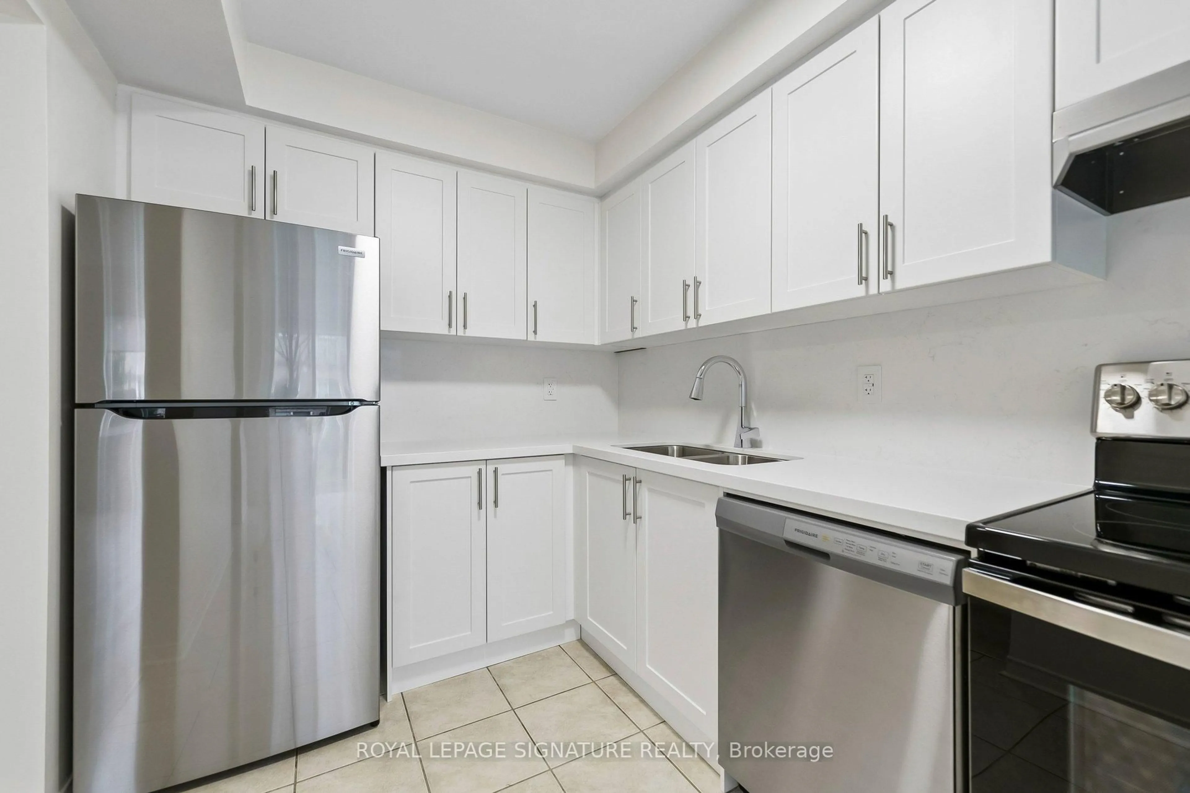 Standard kitchen, unknown for 86 Joymar Dr #100, Mississauga Ontario L5M 7Z6