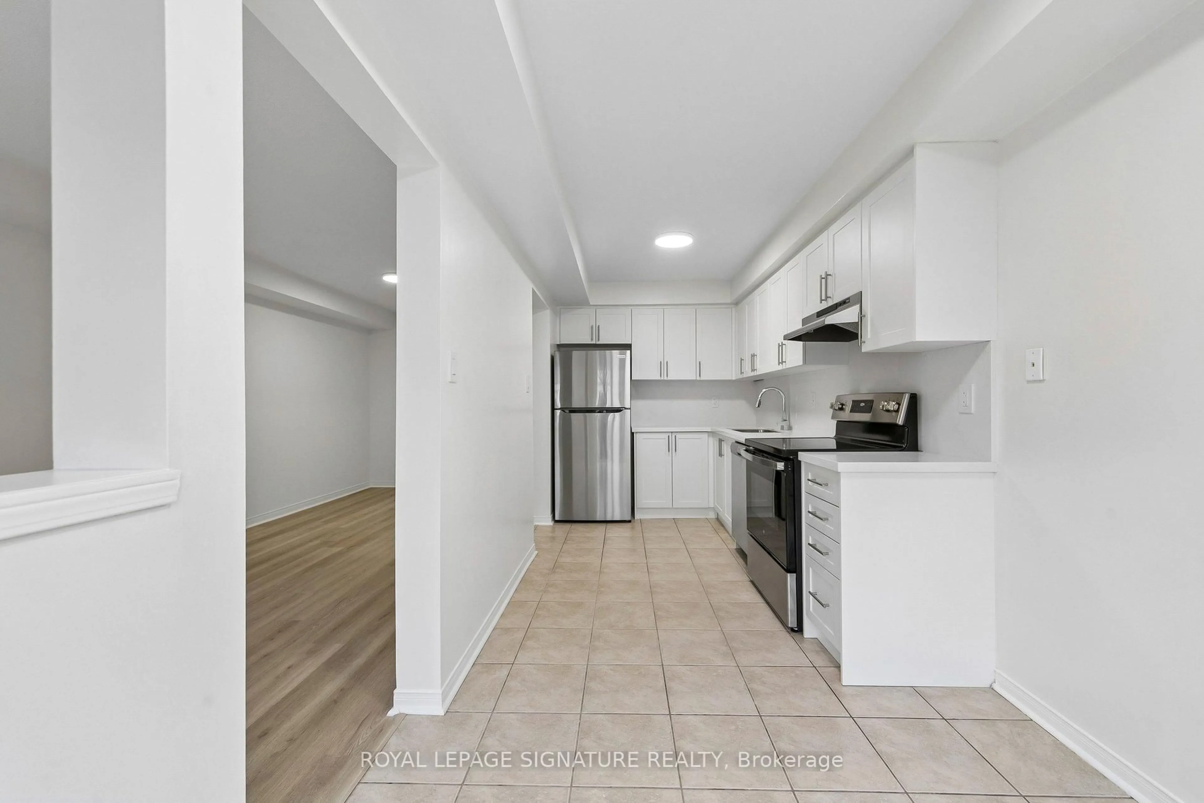 Standard kitchen, unknown for 86 Joymar Dr #100, Mississauga Ontario L5M 7Z6