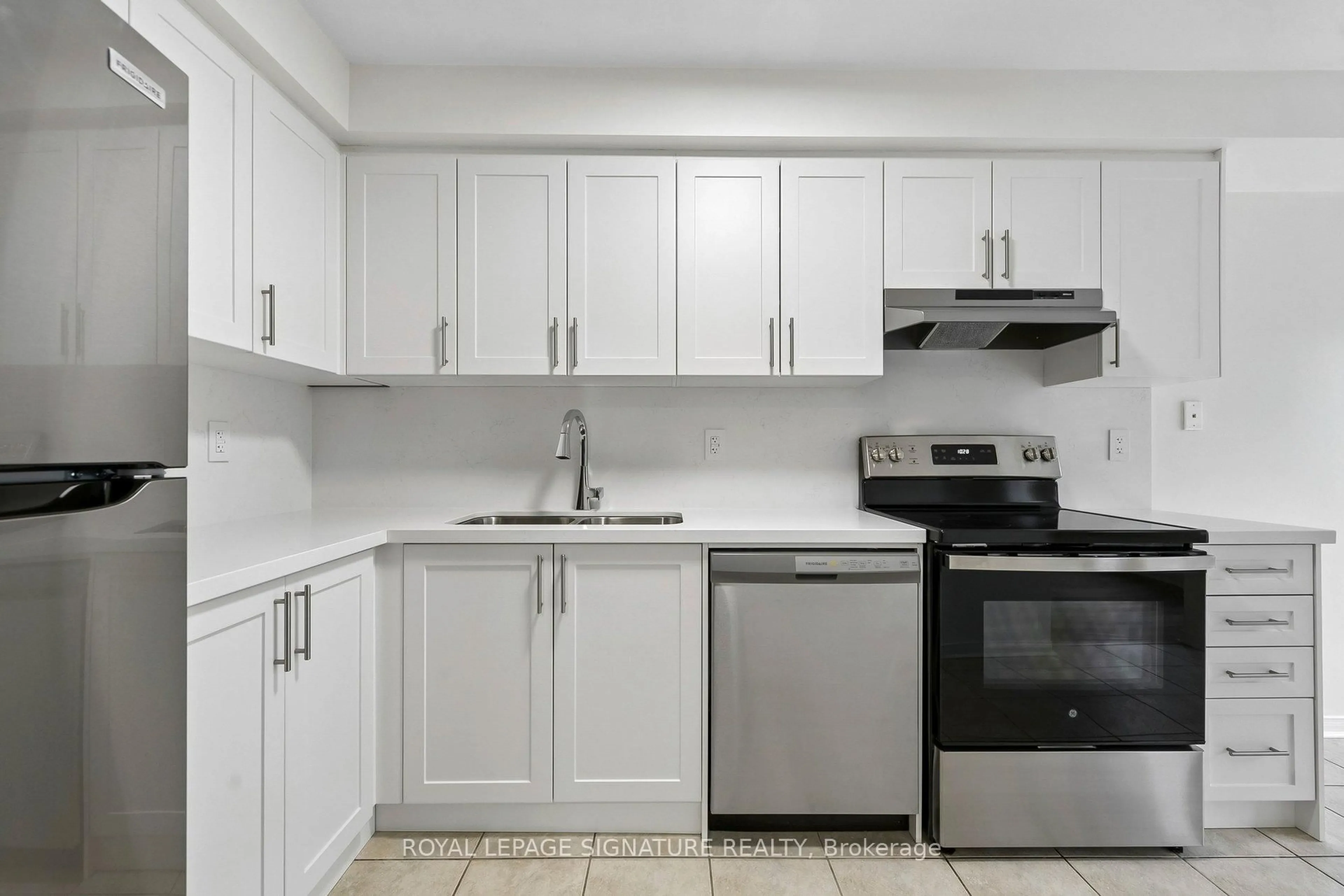 Standard kitchen, unknown for 86 Joymar Dr #100, Mississauga Ontario L5M 7Z6