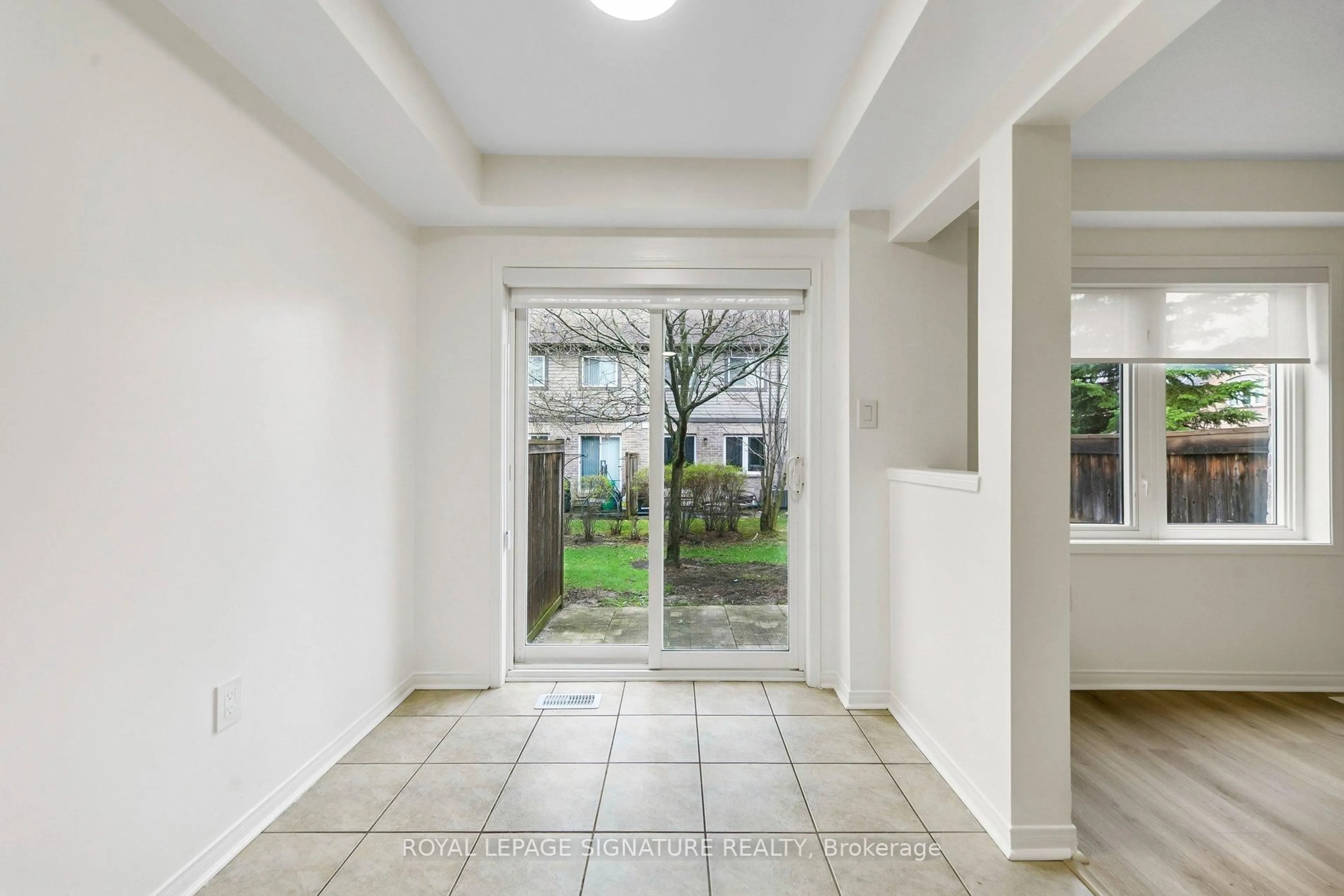 Indoor foyer for 86 Joymar Dr #100, Mississauga Ontario L5M 7Z6