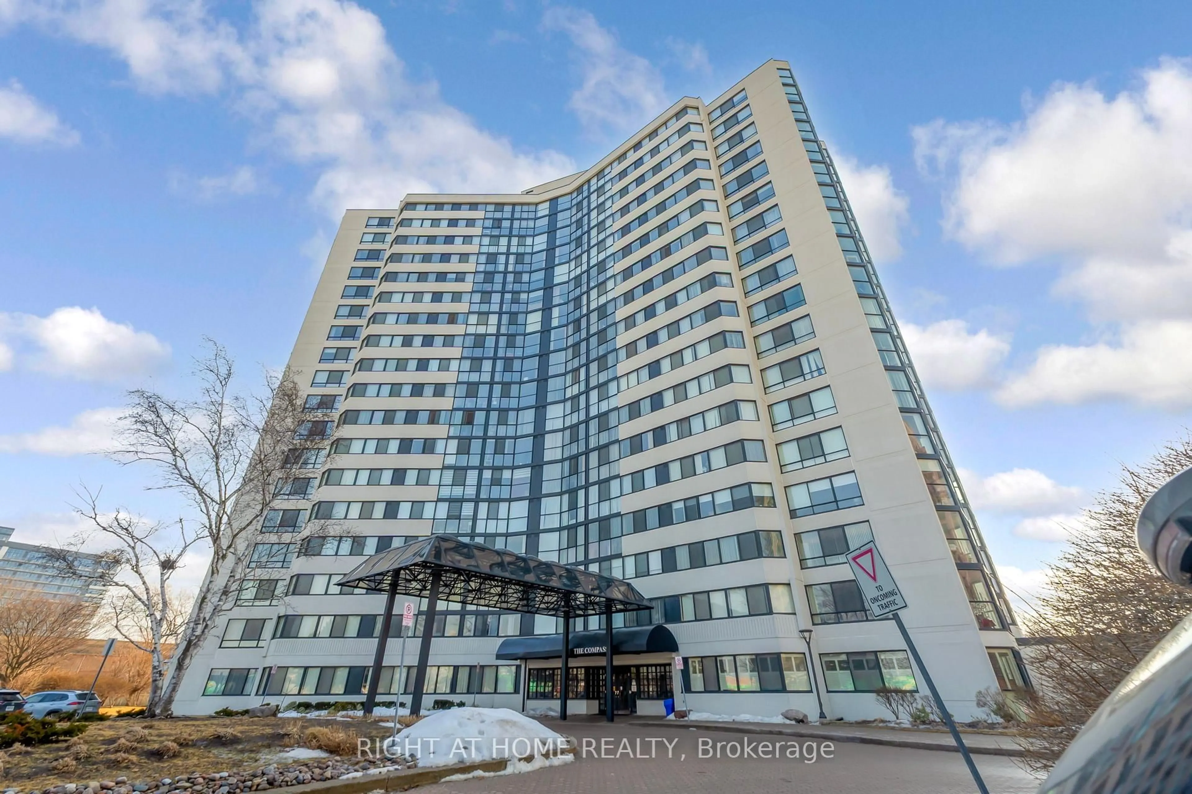 Indoor foyer for 1360 Rathburn Rd #1507, Mississauga Ontario L4W 4H4