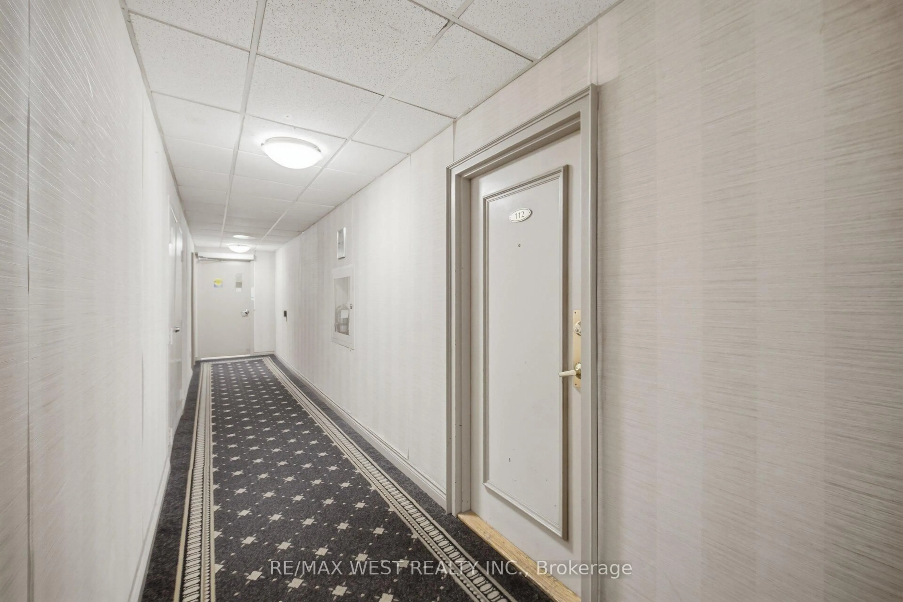 Indoor foyer for 75 Emmett Ave #112, Toronto Ontario M6M 5A7