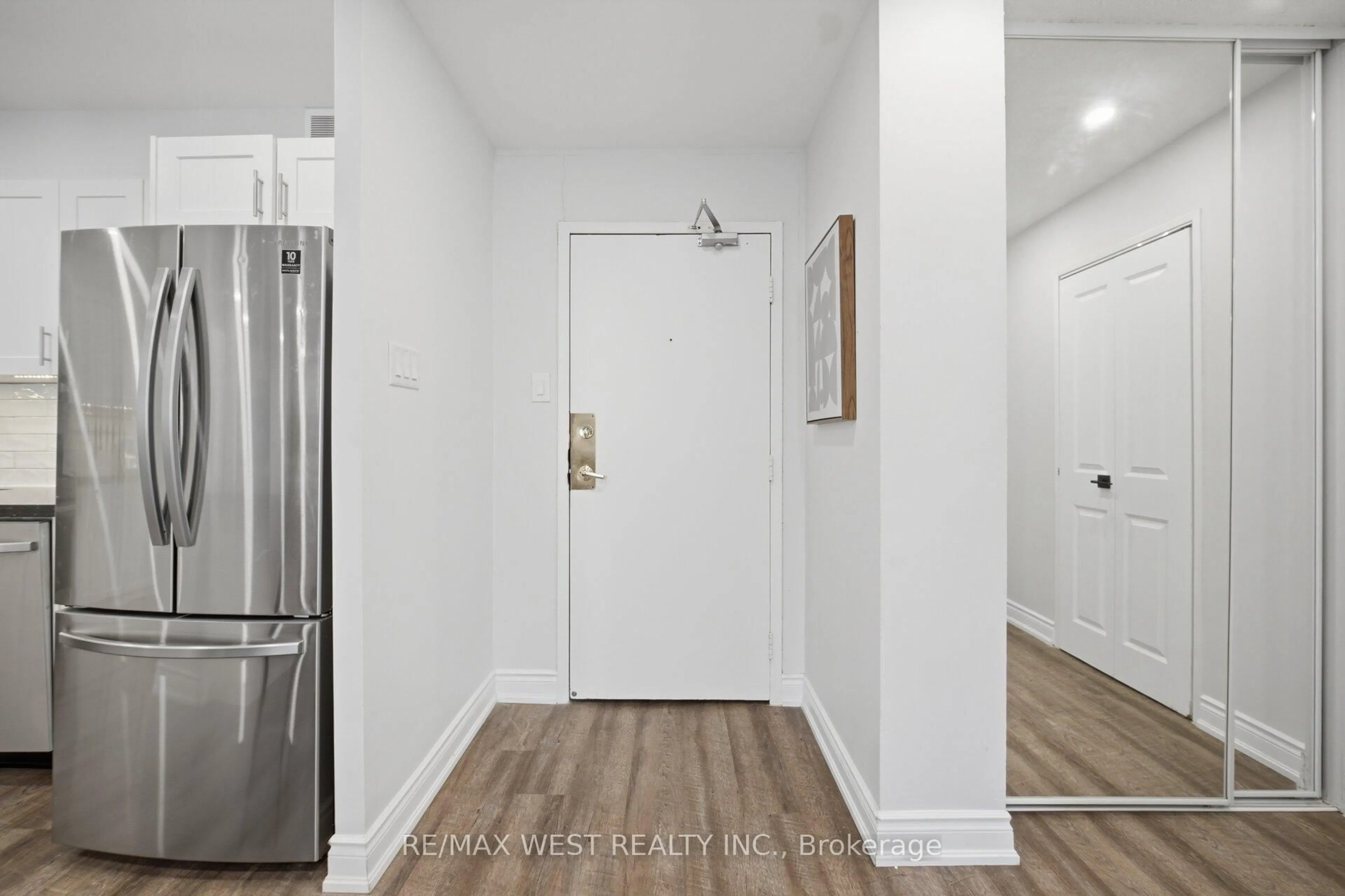 Indoor entryway for 75 Emmett Ave #112, Toronto Ontario M6M 5A7