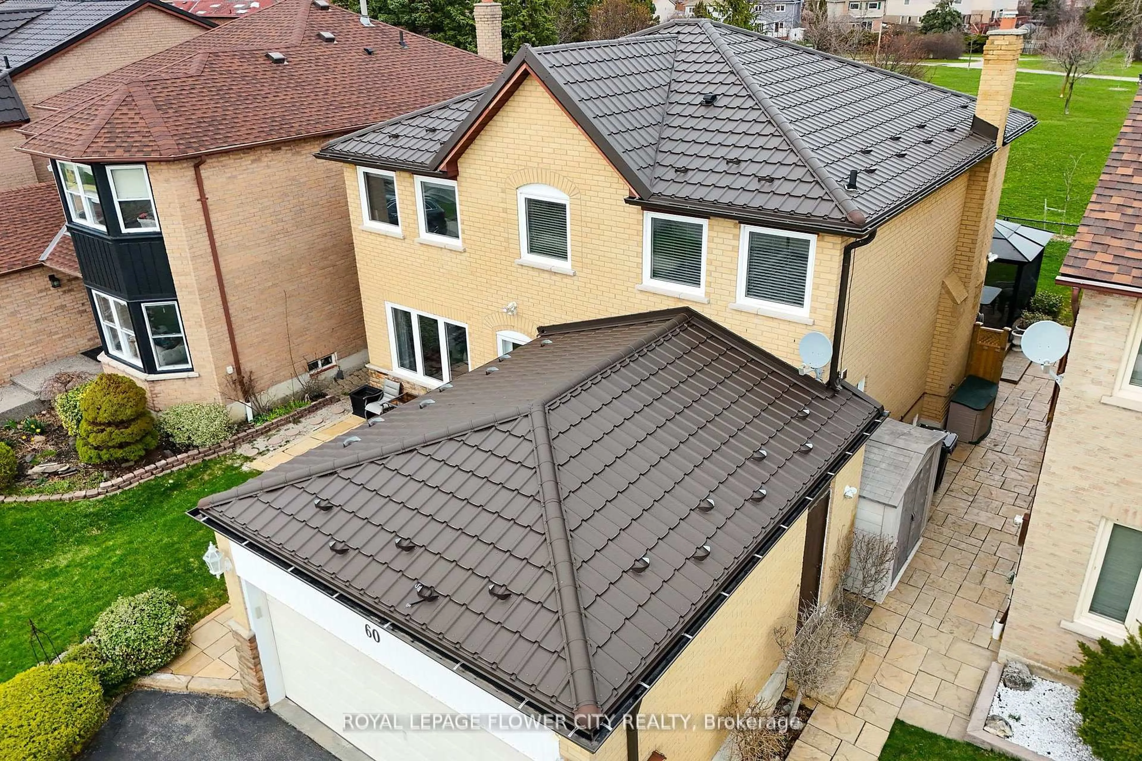 A pic from outside/outdoor area/front of a property/back of a property/a pic from drone, street for 60 Newgreen Cres, Brampton Ontario L6S 4Y5