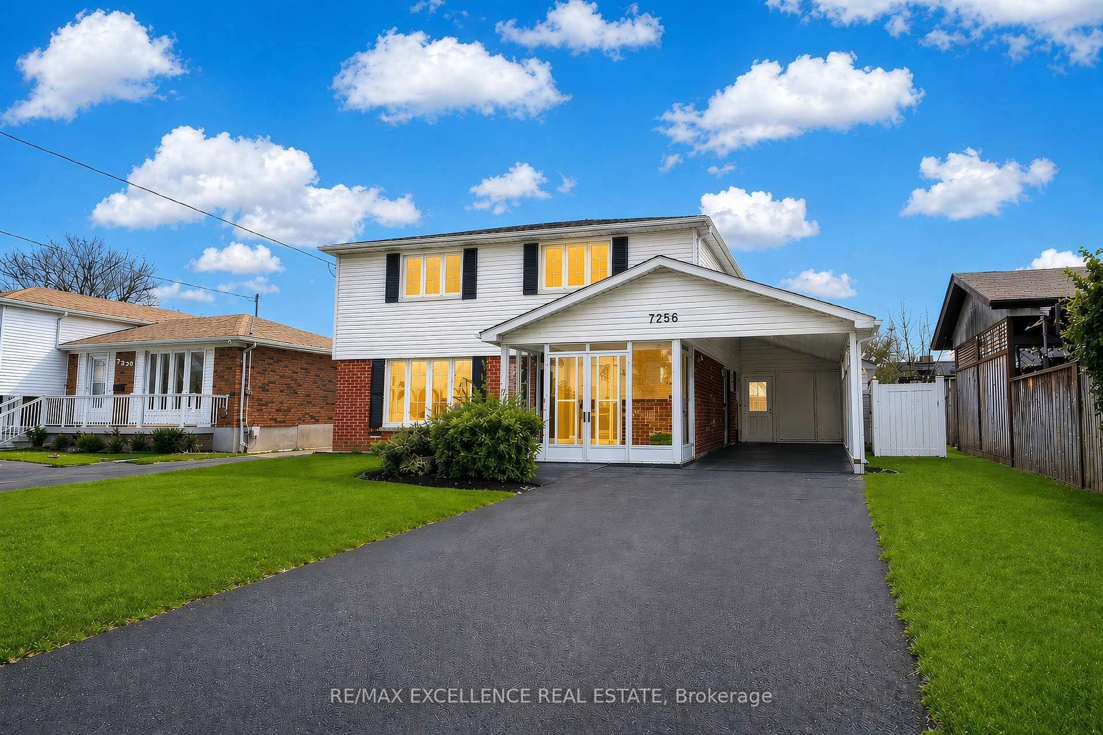 Home with vinyl exterior material, street for 7256 Topping Rd, Mississauga Ontario L4T 2Y5