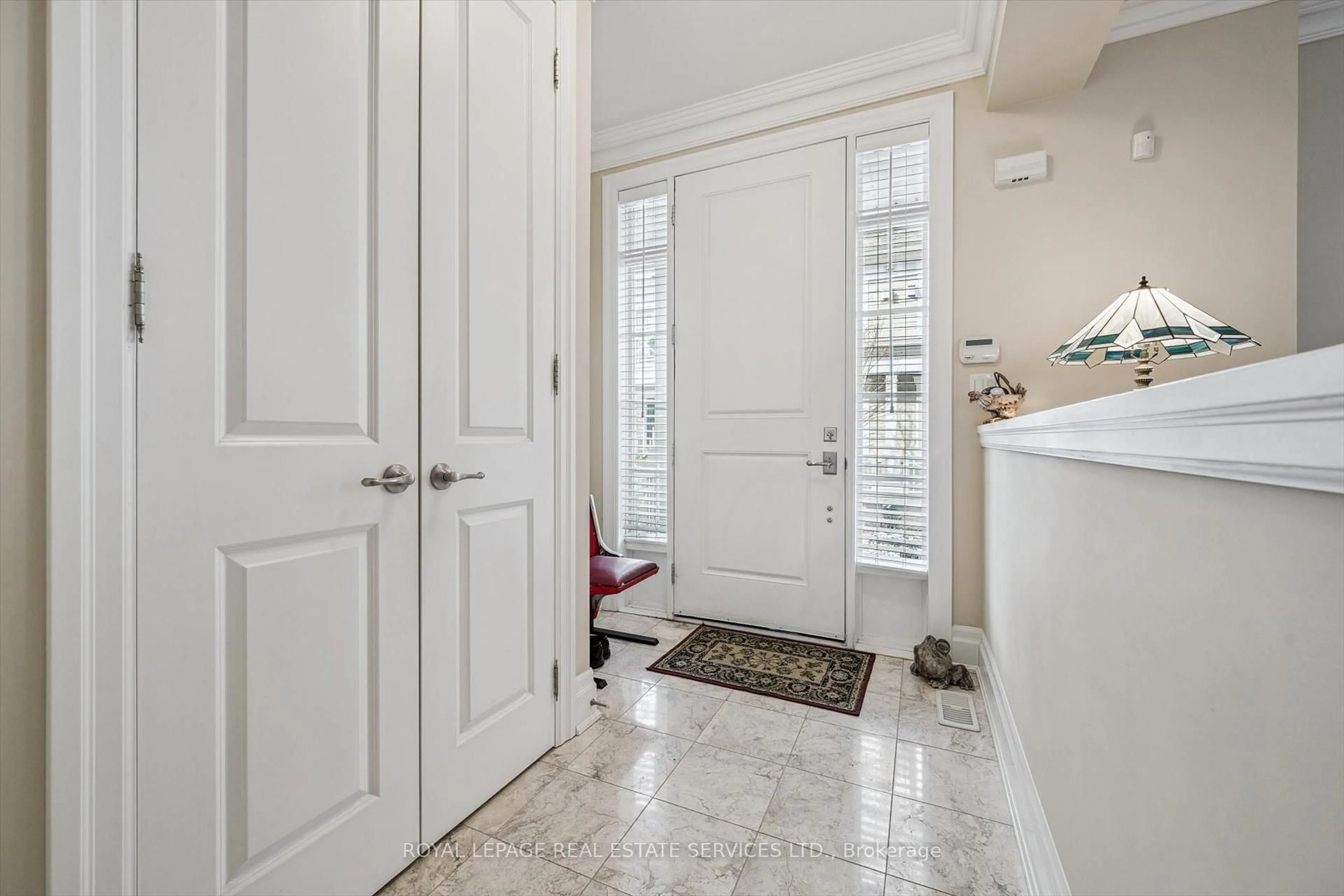 Indoor entryway for 2369 Ontario St #26, Oakville Ontario L6L 1A6