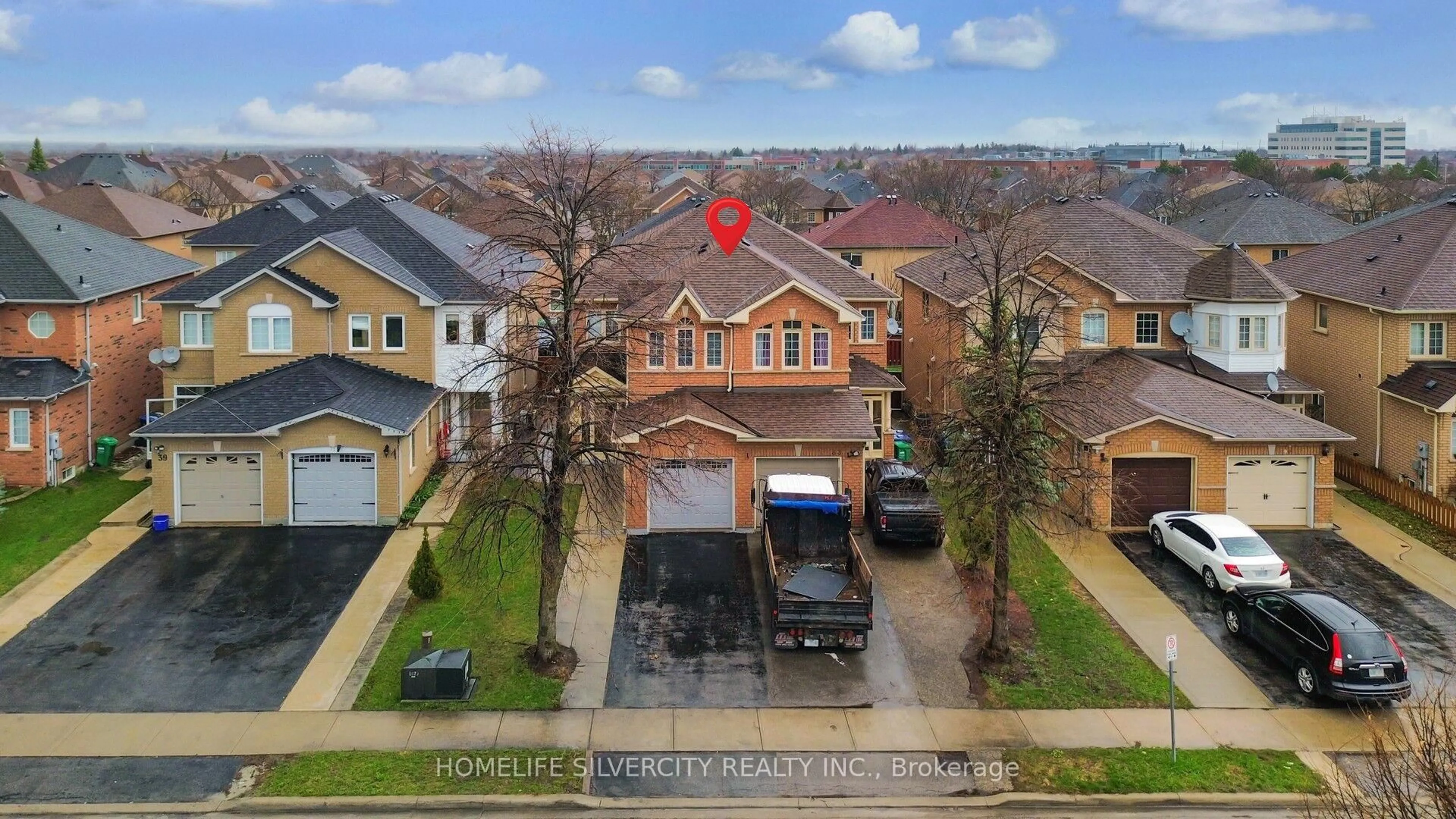A pic from outside/outdoor area/front of a property/back of a property/a pic from drone, street for 35 Velvet Grass Lane, Brampton Ontario L6R 1X8