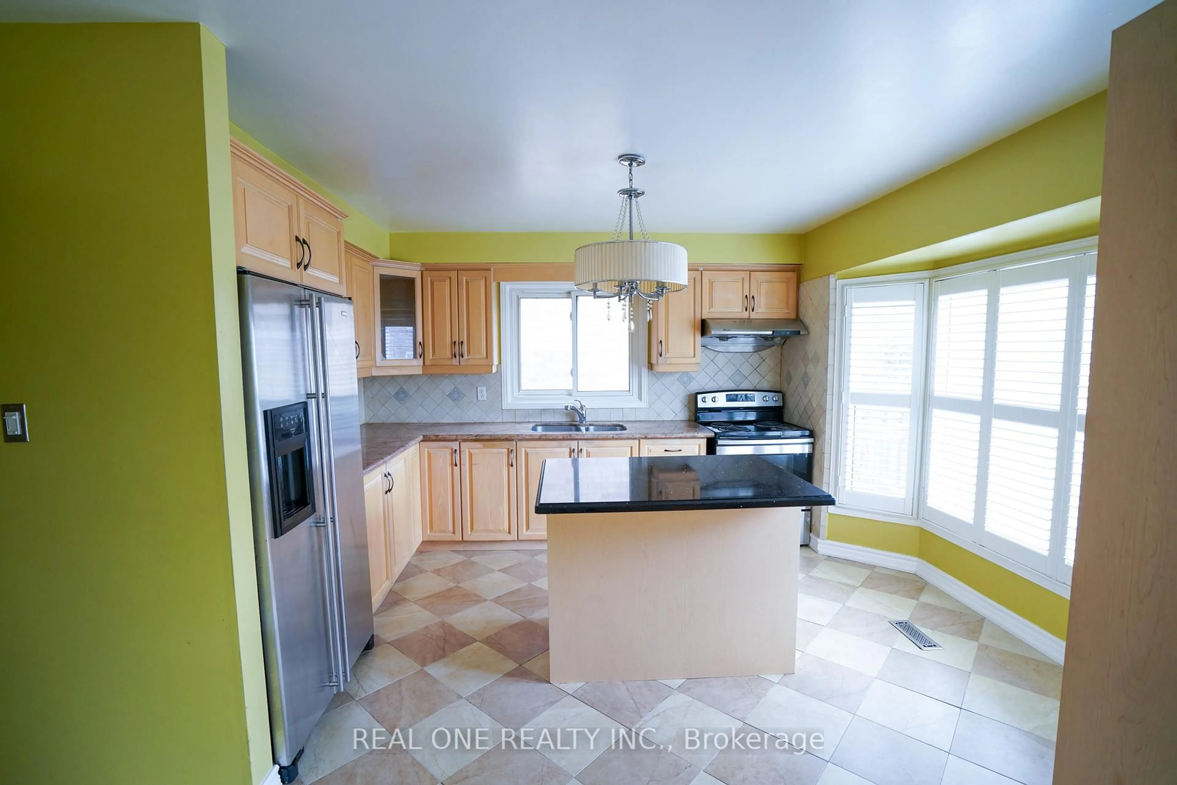 Open concept kitchen, ceramic/tile floor for 476 Bud Gregory Blvd, Mississauga Ontario L4Z 2K4