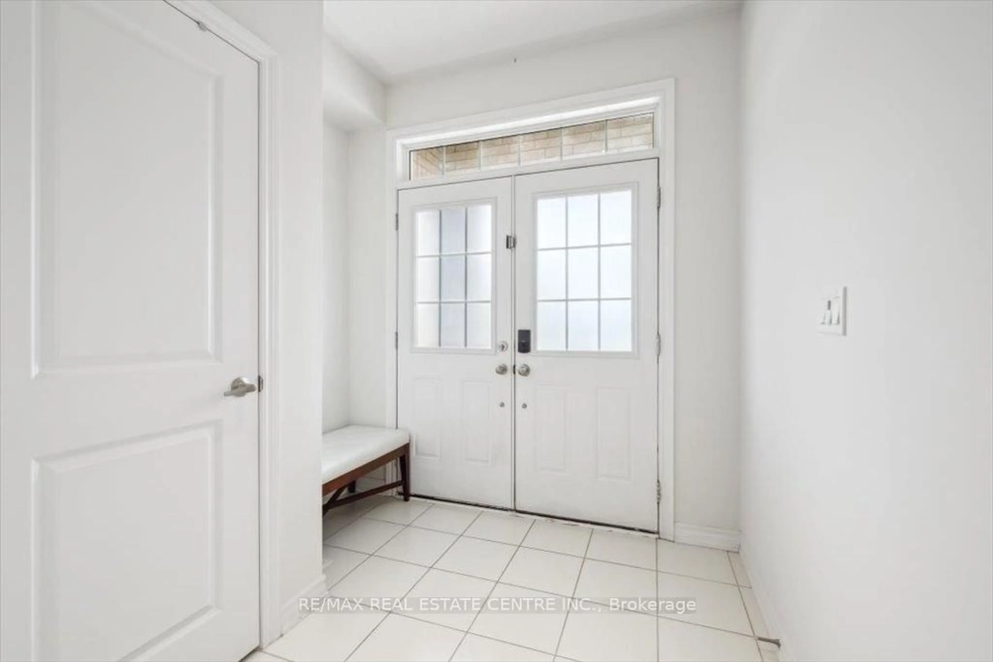 Indoor entryway for 37 Interlude Dr, Brampton Ontario L6X 3B1