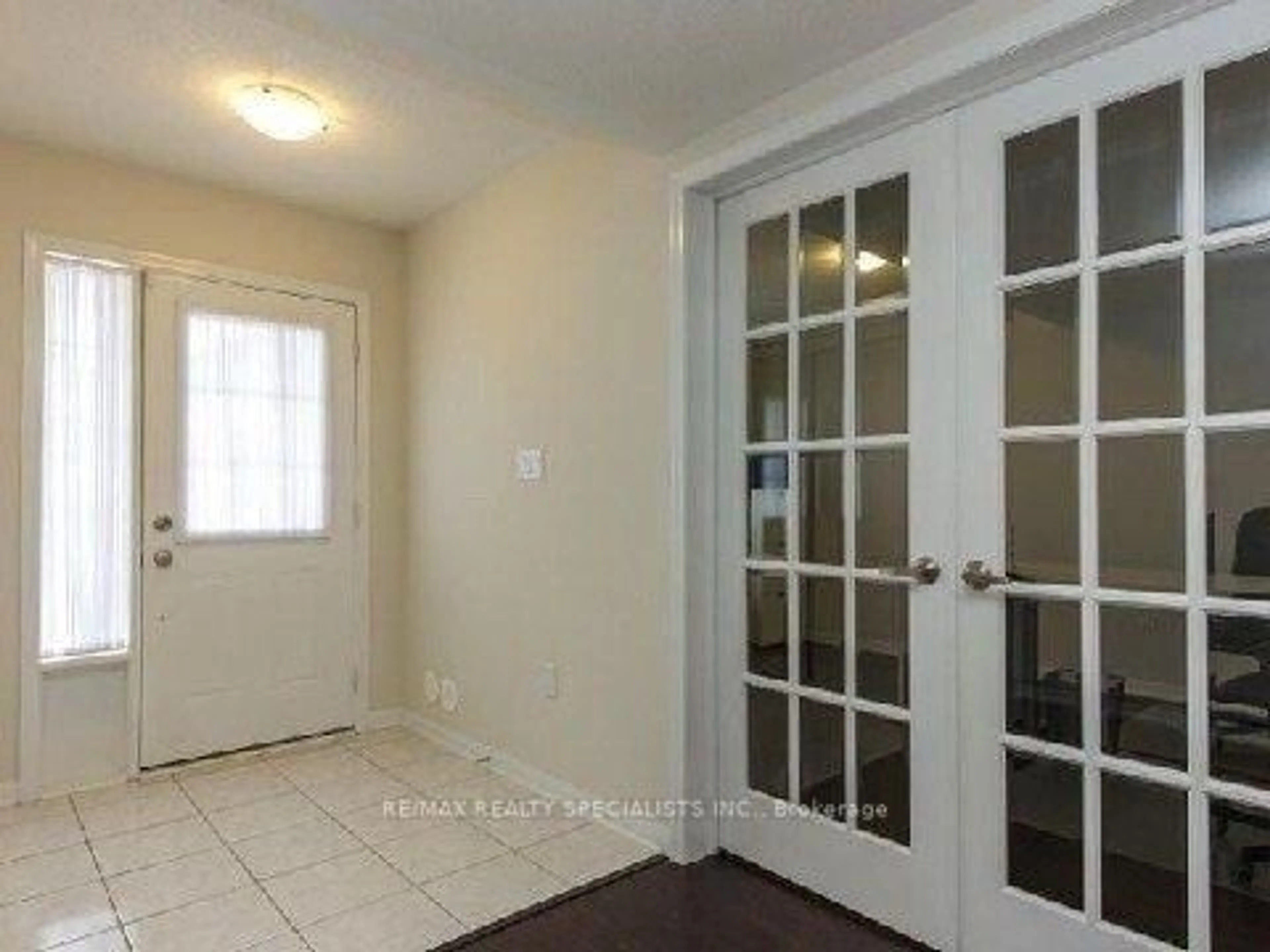 Indoor entryway for 6 Agricola Rd, Brampton Ontario L7A 0T9
