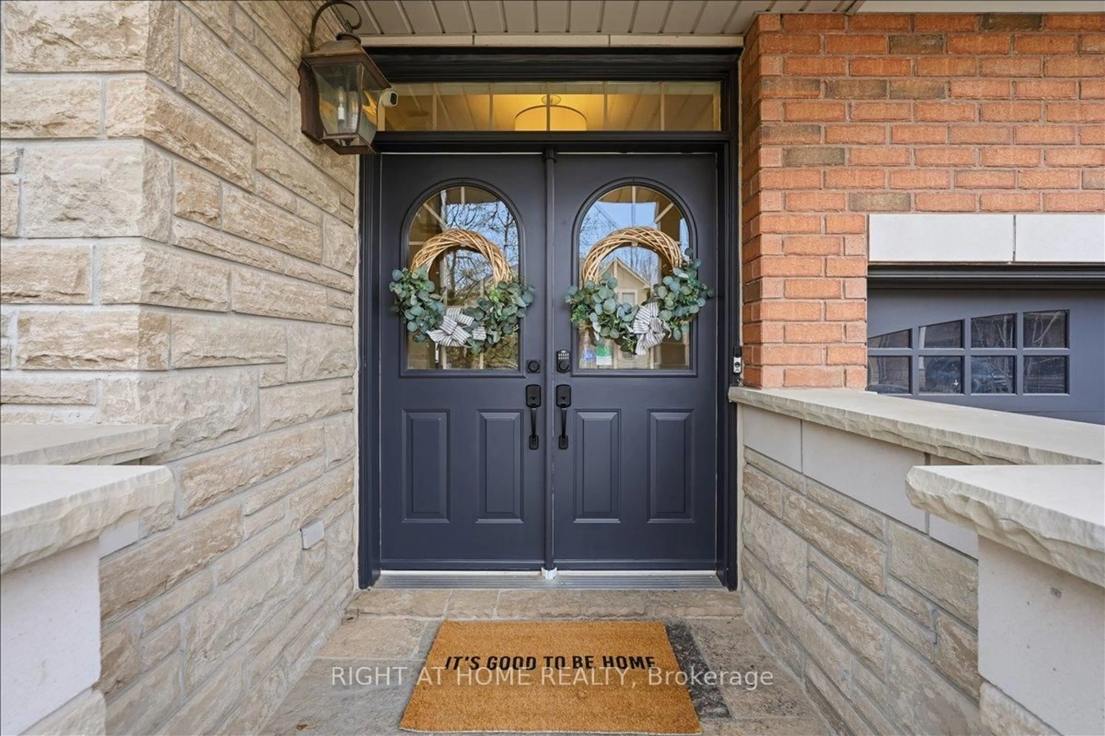 Indoor entryway for 262 Nautical Blvd, Oakville Ontario L6L 0B9