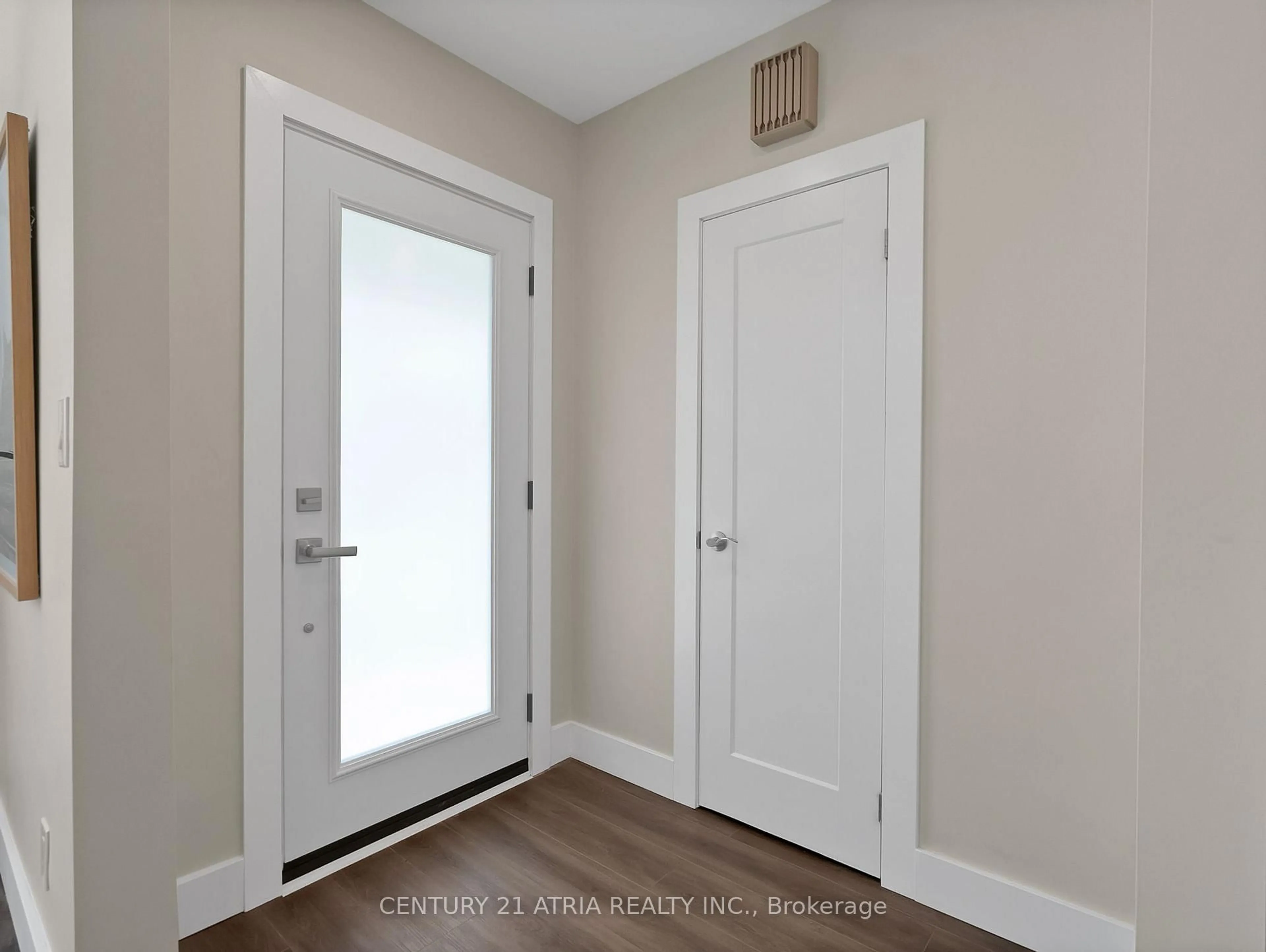 Indoor entryway for 10 Dunrobin Dr, Toronto Ontario M9B 2S9