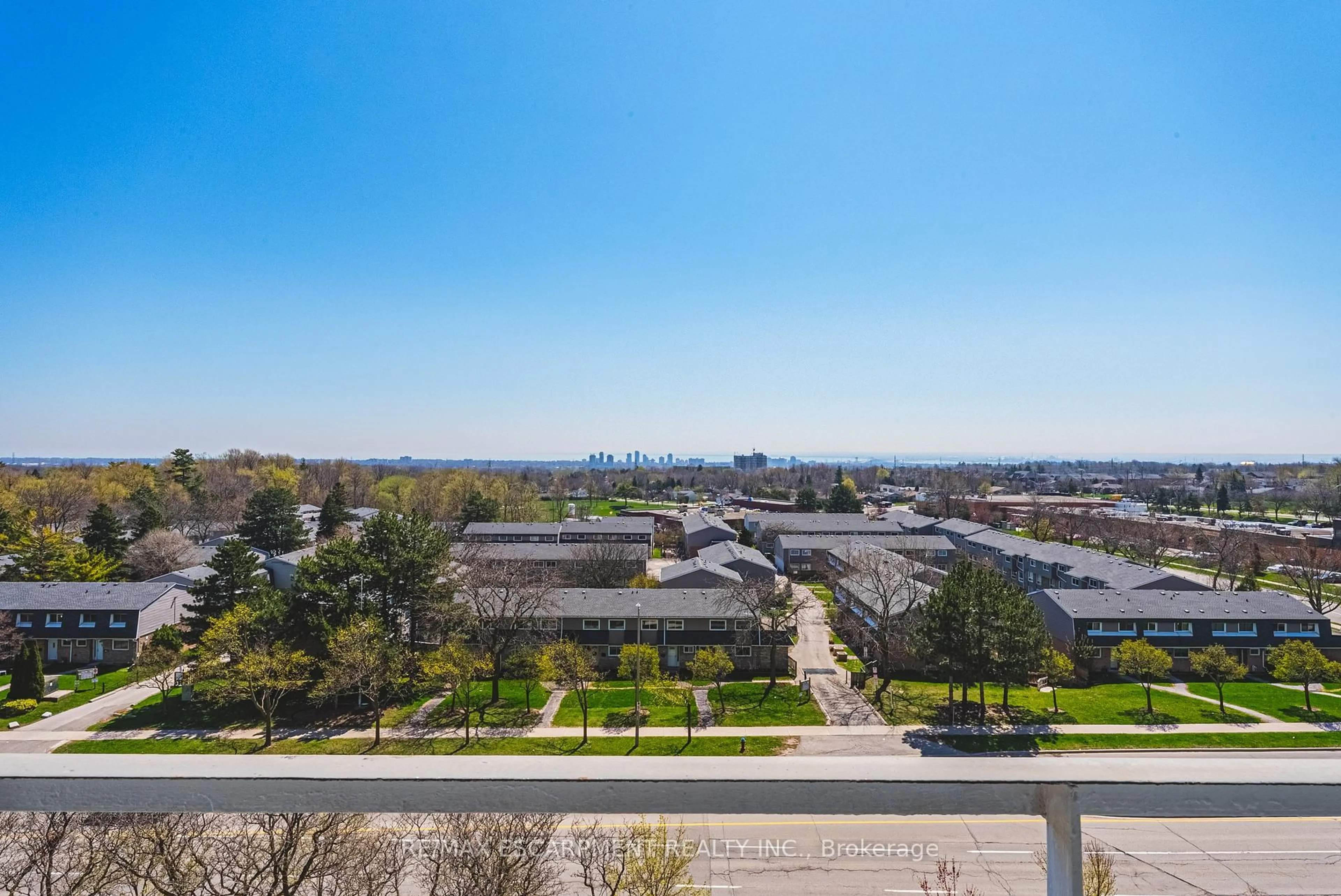 A pic from outside/outdoor area/front of a property/back of a property/a pic from drone, city buildings view from balcony for 2055 UPPER MIDDLE Rd #705, Burlington Ontario L7P 3P4