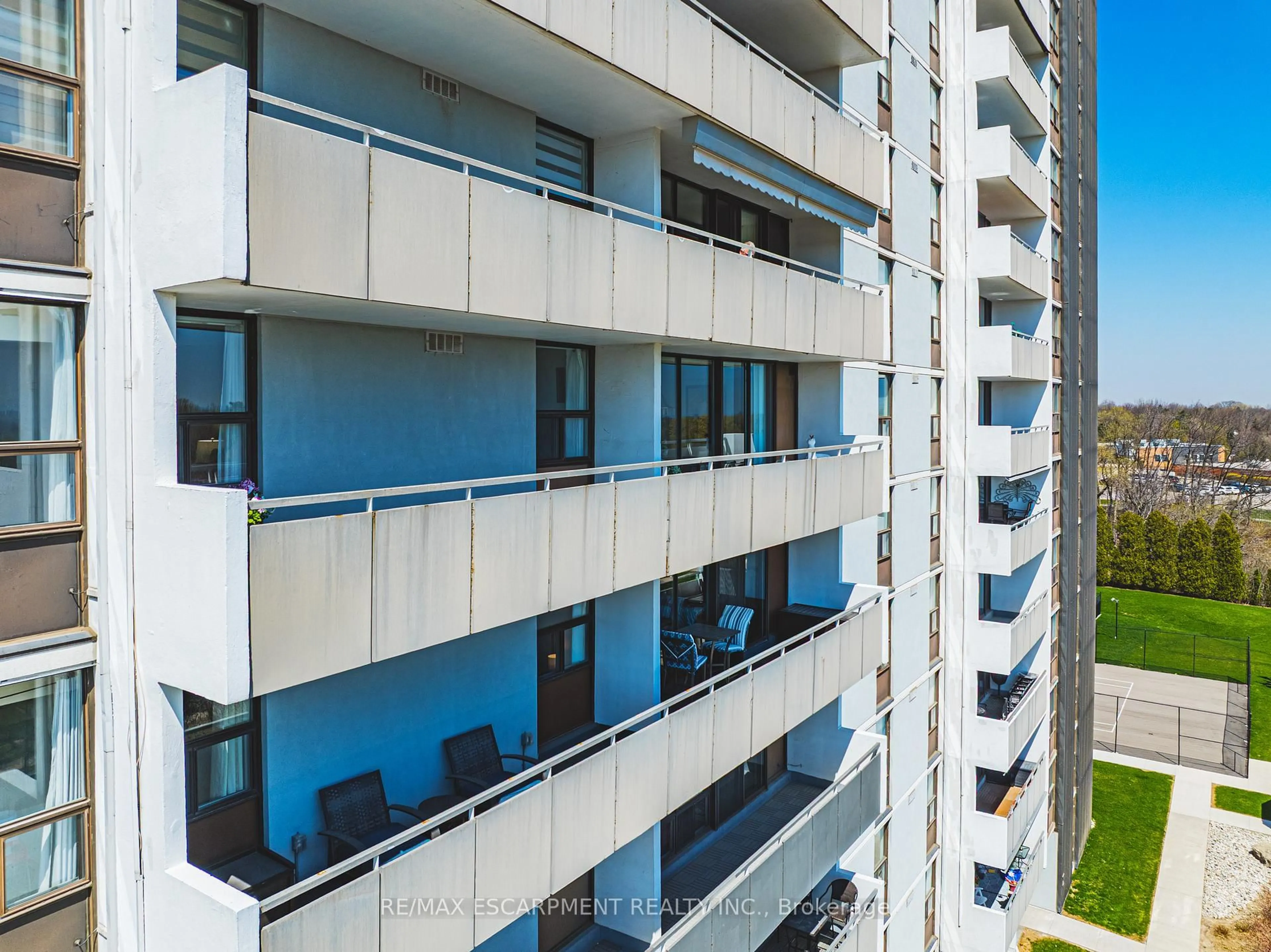Balcony in the apartment, city buildings view from balcony for 2055 UPPER MIDDLE Rd #705, Burlington Ontario L7P 3P4