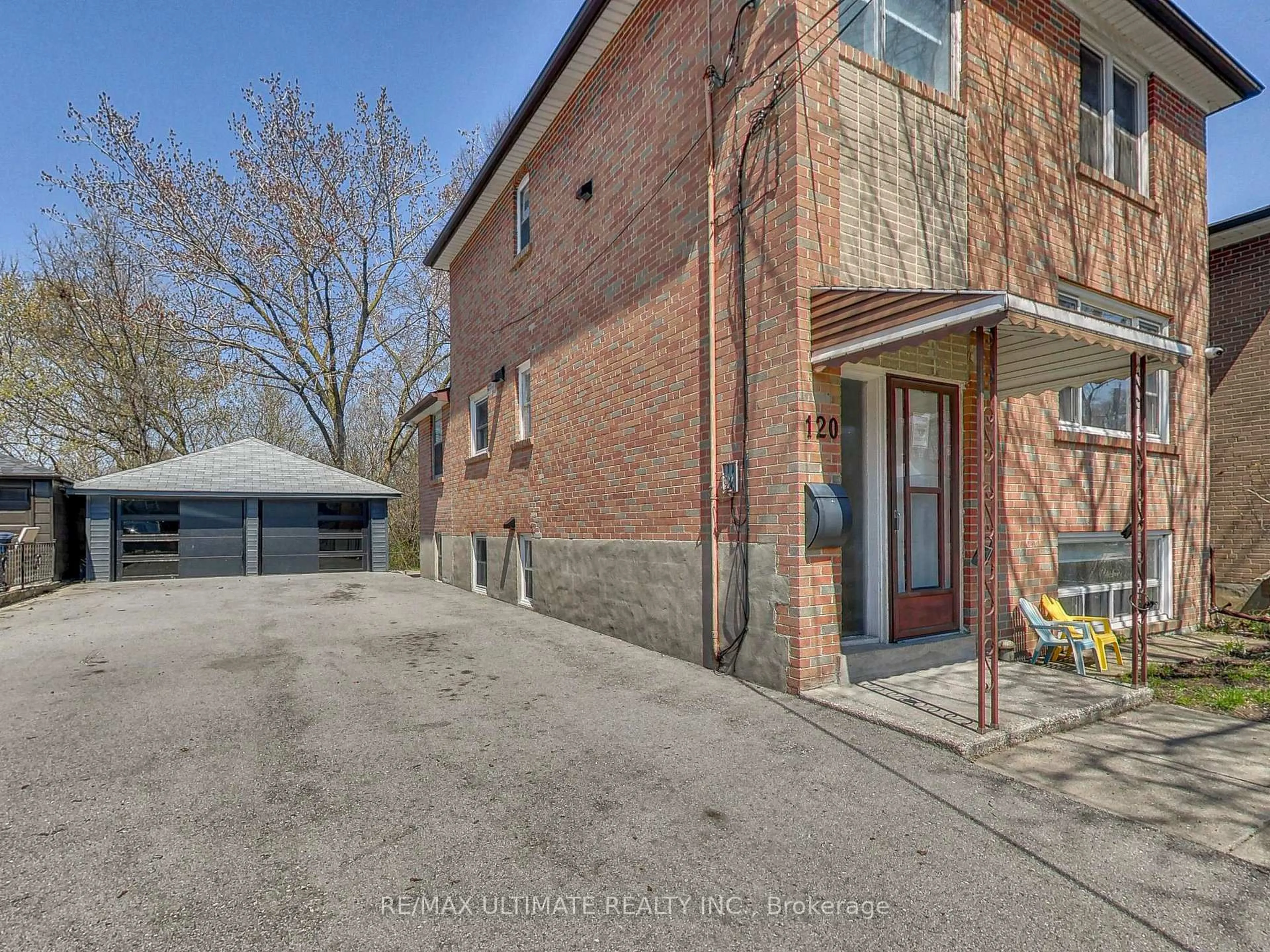 A pic from outside/outdoor area/front of a property/back of a property/a pic from drone, street for 120 Edinborough Crt, Toronto Ontario M6N 2E8