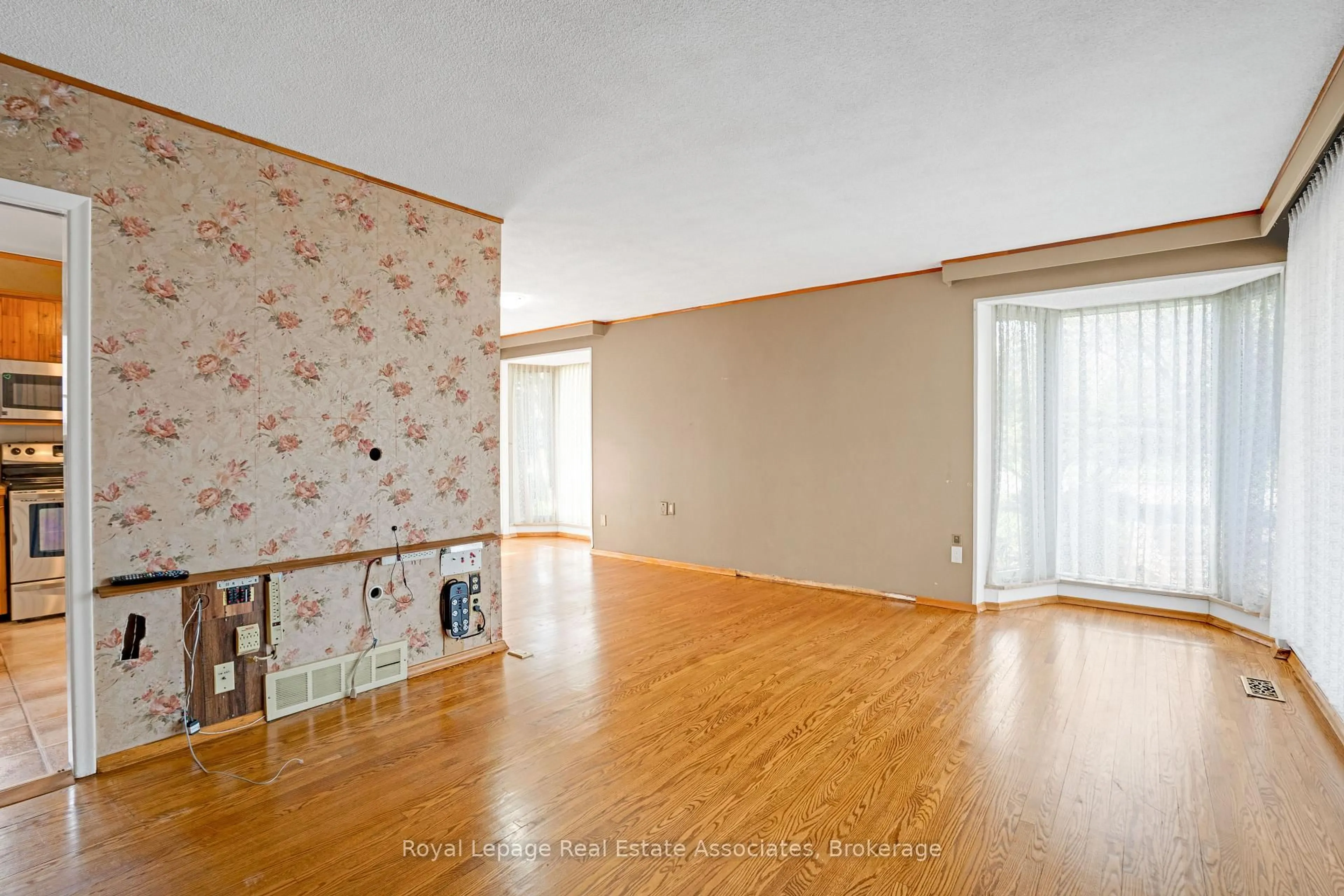 Unknown for 502 Falgarwood Dr, Oakville Ontario L6H 1N3