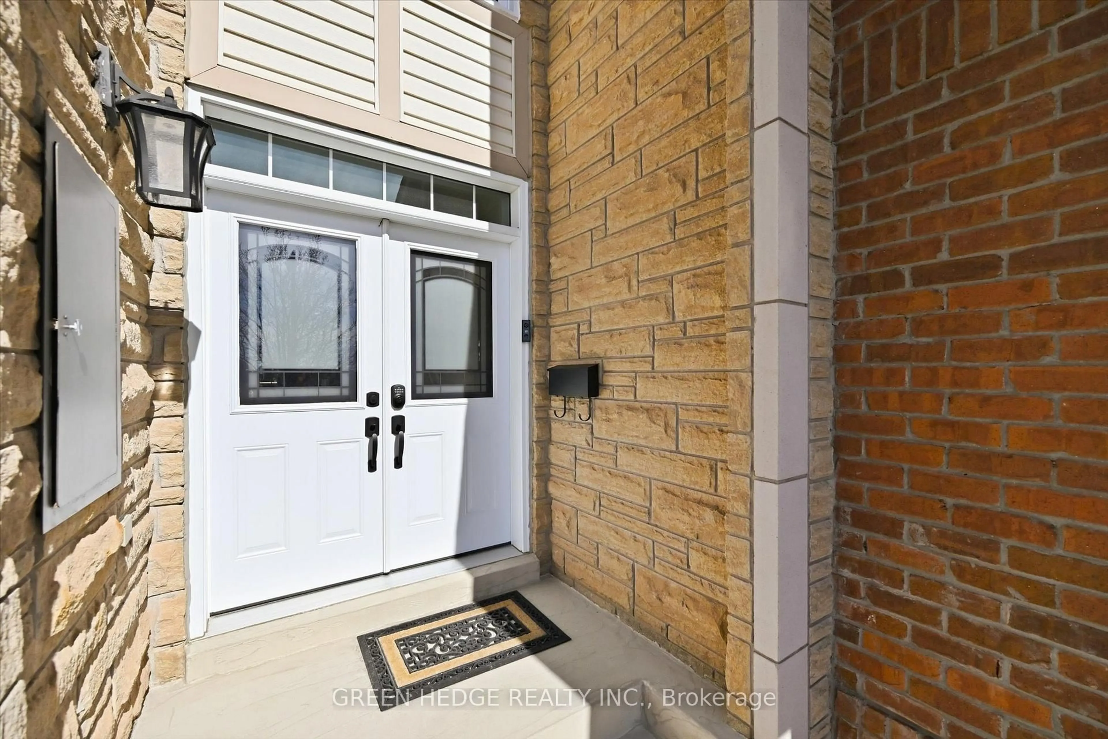 Indoor entryway for 4360 Millcroft Park Dr #5, Burlington Ontario L7M 4T7