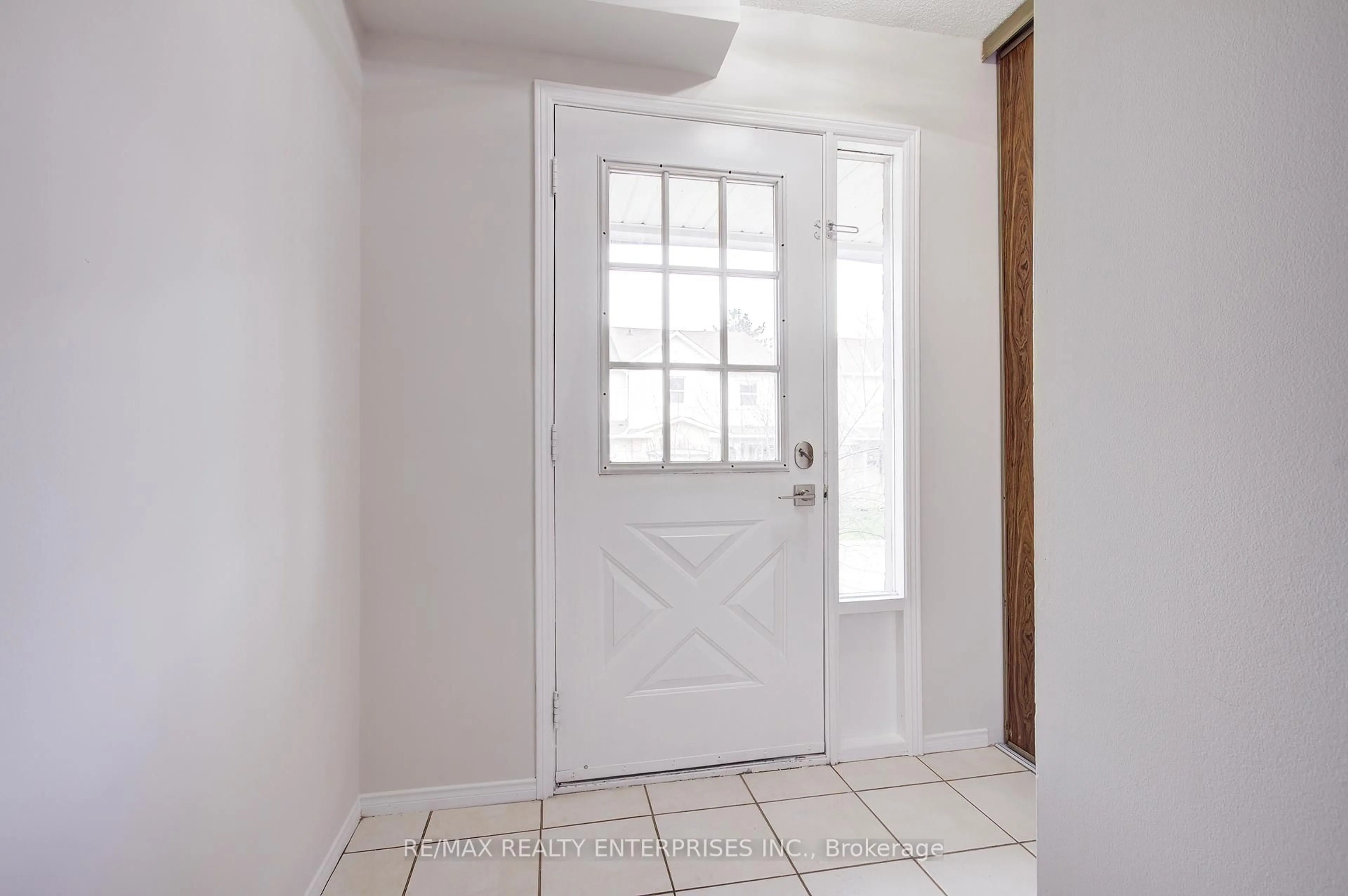 Indoor entryway for 2355 Fifth Line #63, Mississauga Ontario L5K 2M8