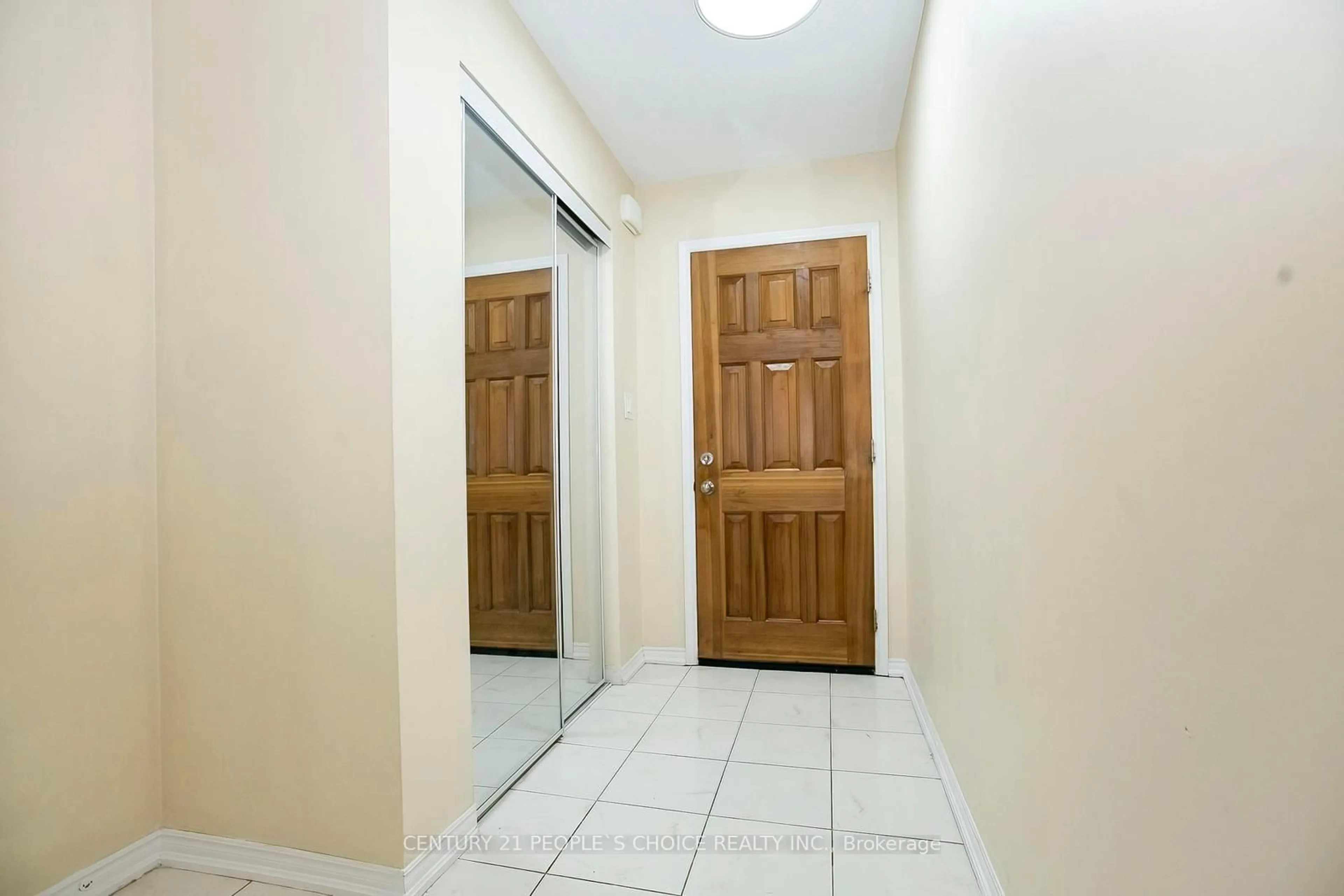 Indoor foyer for 23 Darras Crt #117, Brampton Ontario L6T 1W7