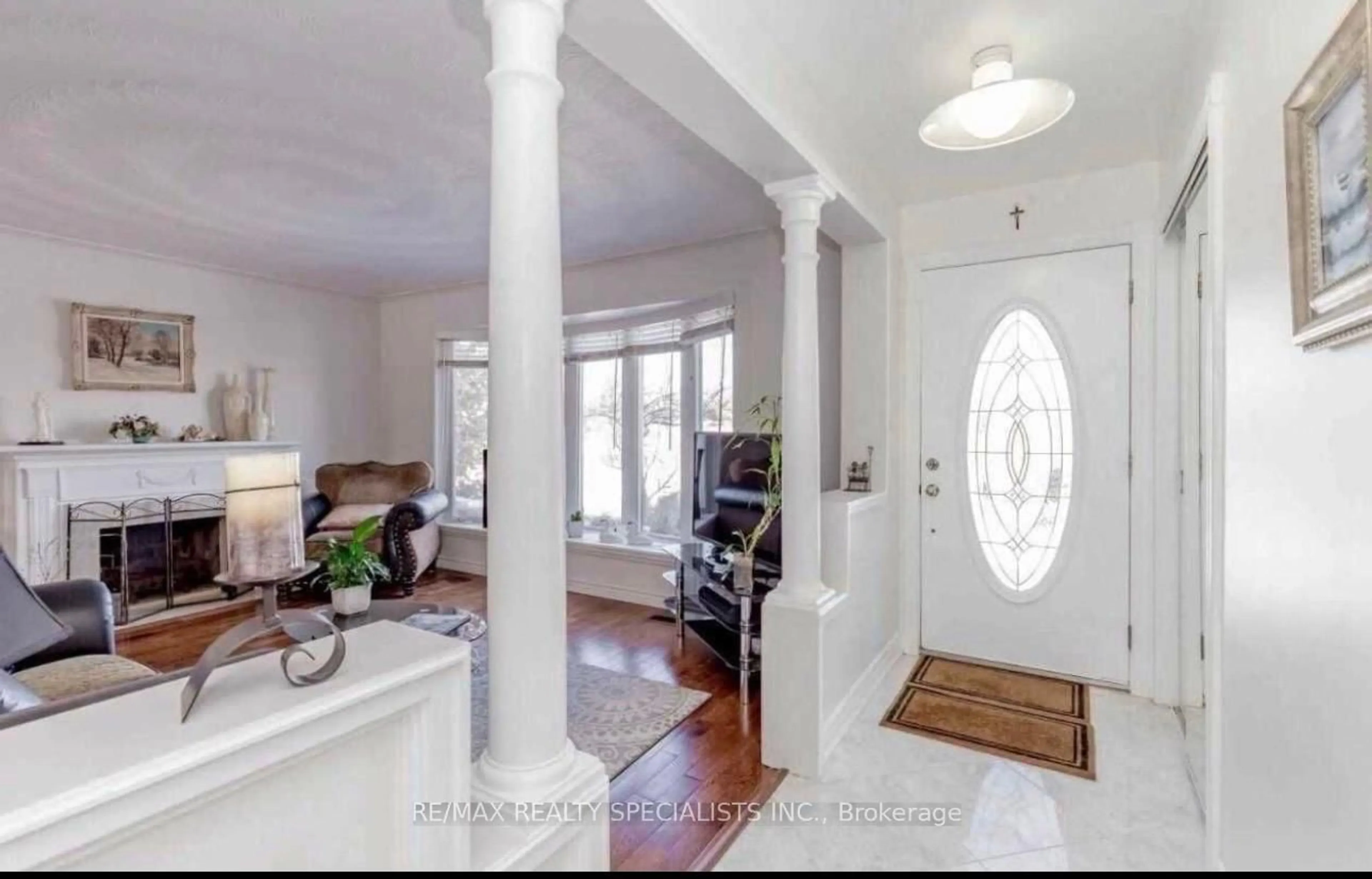 Indoor entryway for 4886 Olde Base Line Rd, Caledon Ontario L7C 0J9