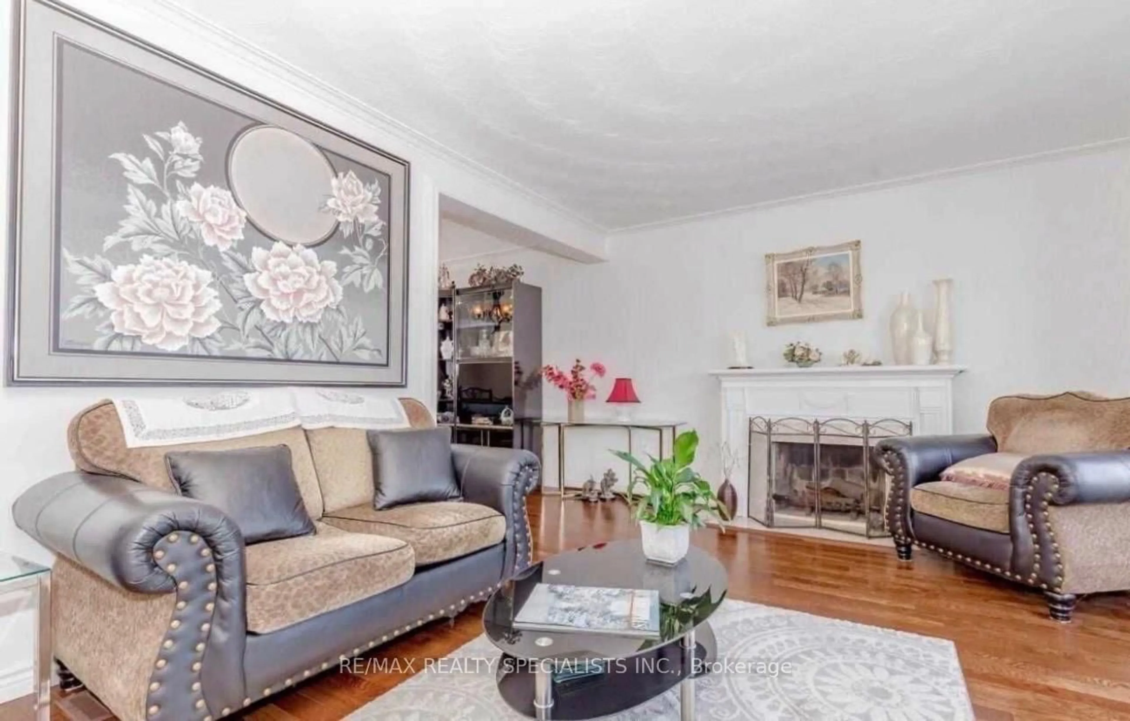 Living room with furniture, unknown for 4886 Olde Base Line Rd, Caledon Ontario L7C 0J9