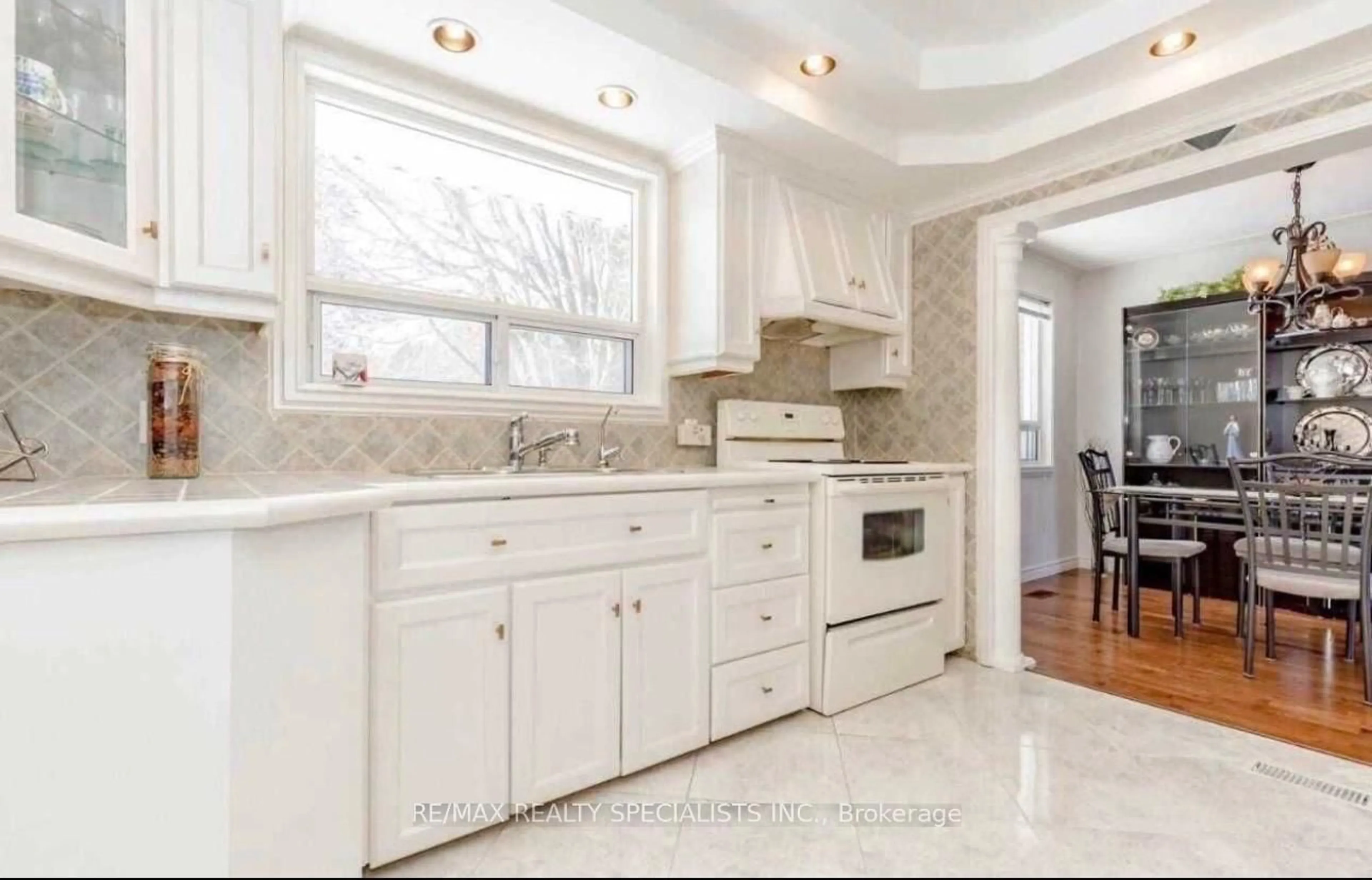 Open concept kitchen, ceramic/tile floor for 4886 Olde Base Line Rd, Caledon Ontario L7C 0J9