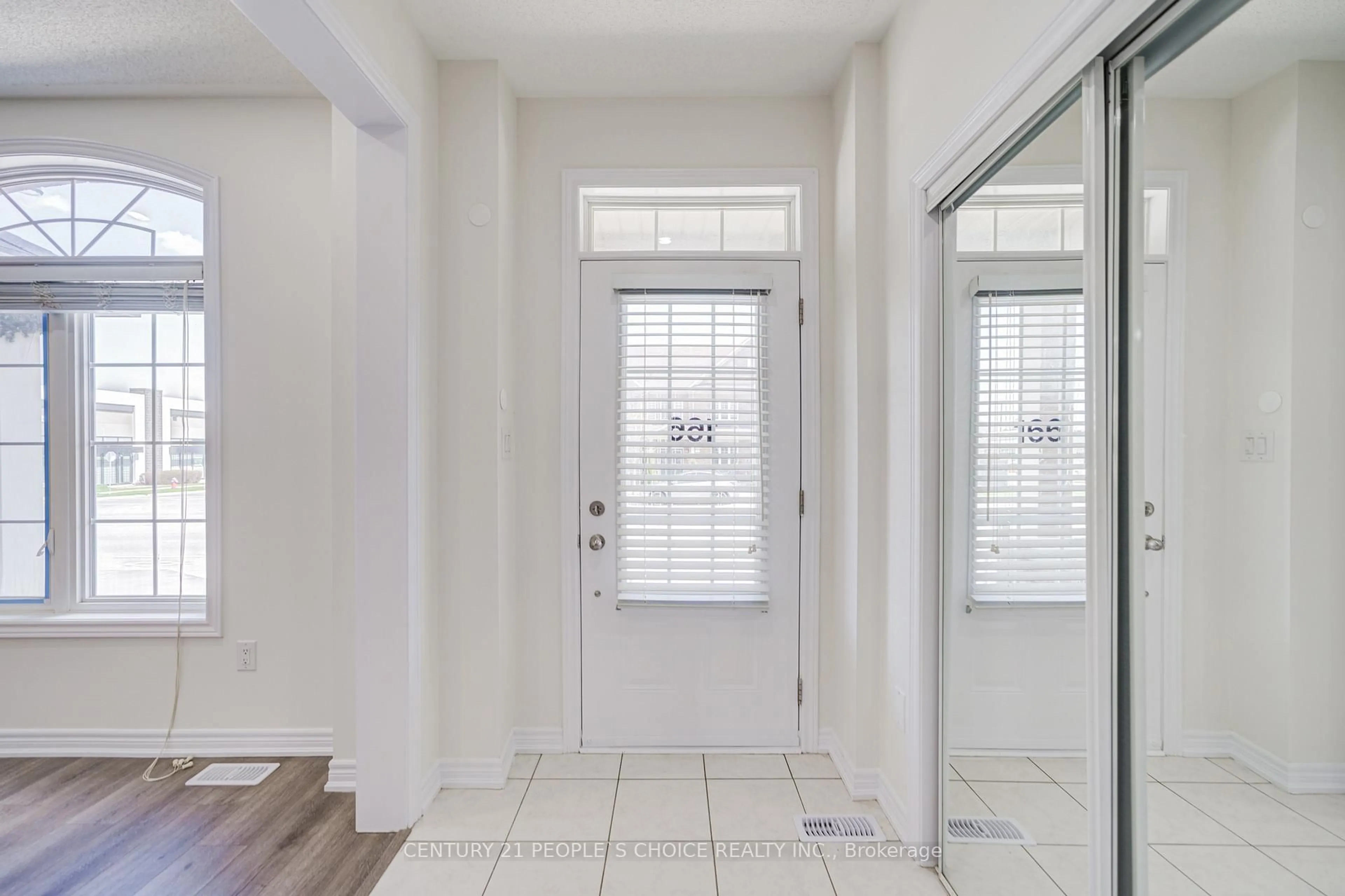 Indoor entryway for 166 Remembrance Rd, Brampton Ontario L7A 4X1