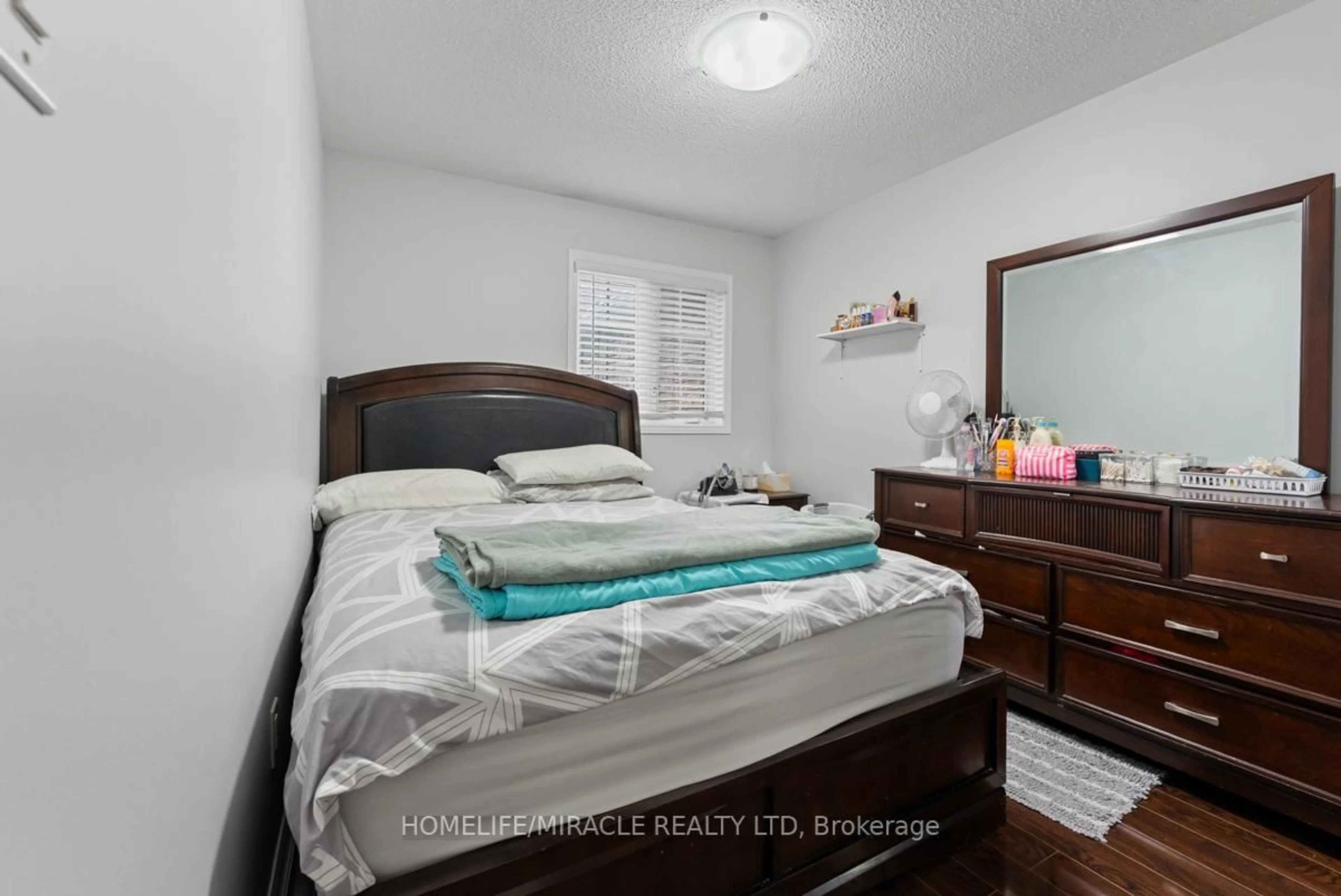 Bedroom with bed, unknown for 7115 Rexwood Rd #22, Mississauga Ontario L4T 4L3