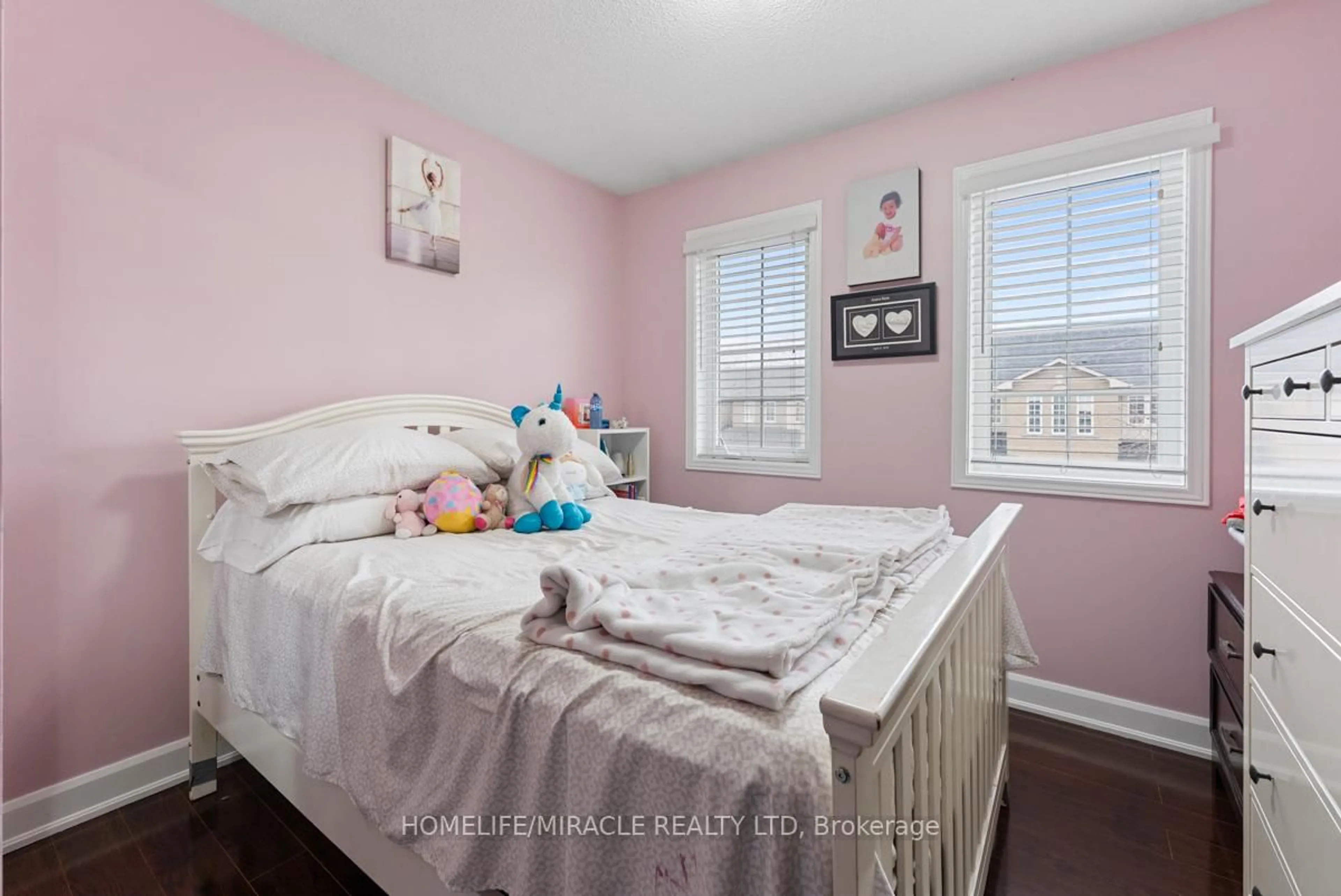 Bedroom with bed, wood/laminate floor for 7115 Rexwood Rd #22, Mississauga Ontario L4T 4L3