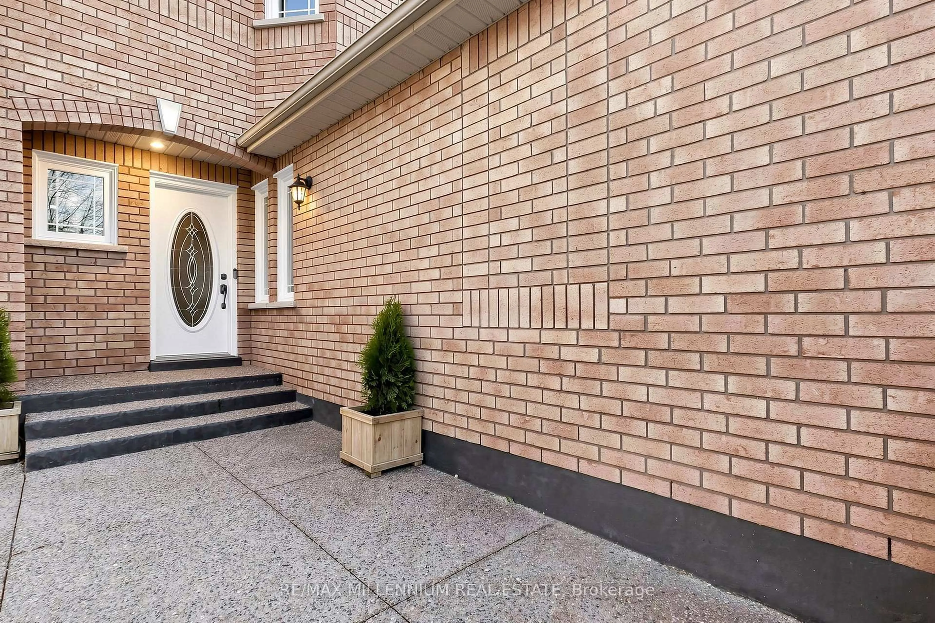 Home with brick exterior material, street for 584 Four Winds Way, Mississauga Ontario L5R 3M4