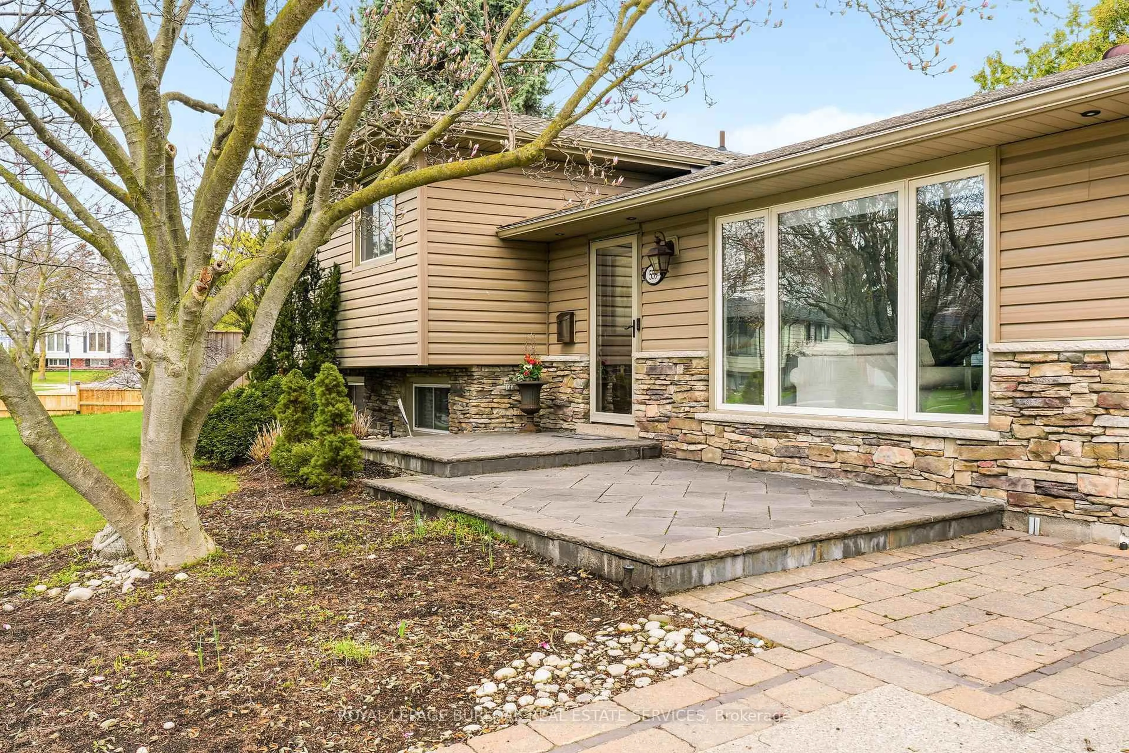 Unknown for 559 Rexway Crt, Burlington Ontario L7N 3B6