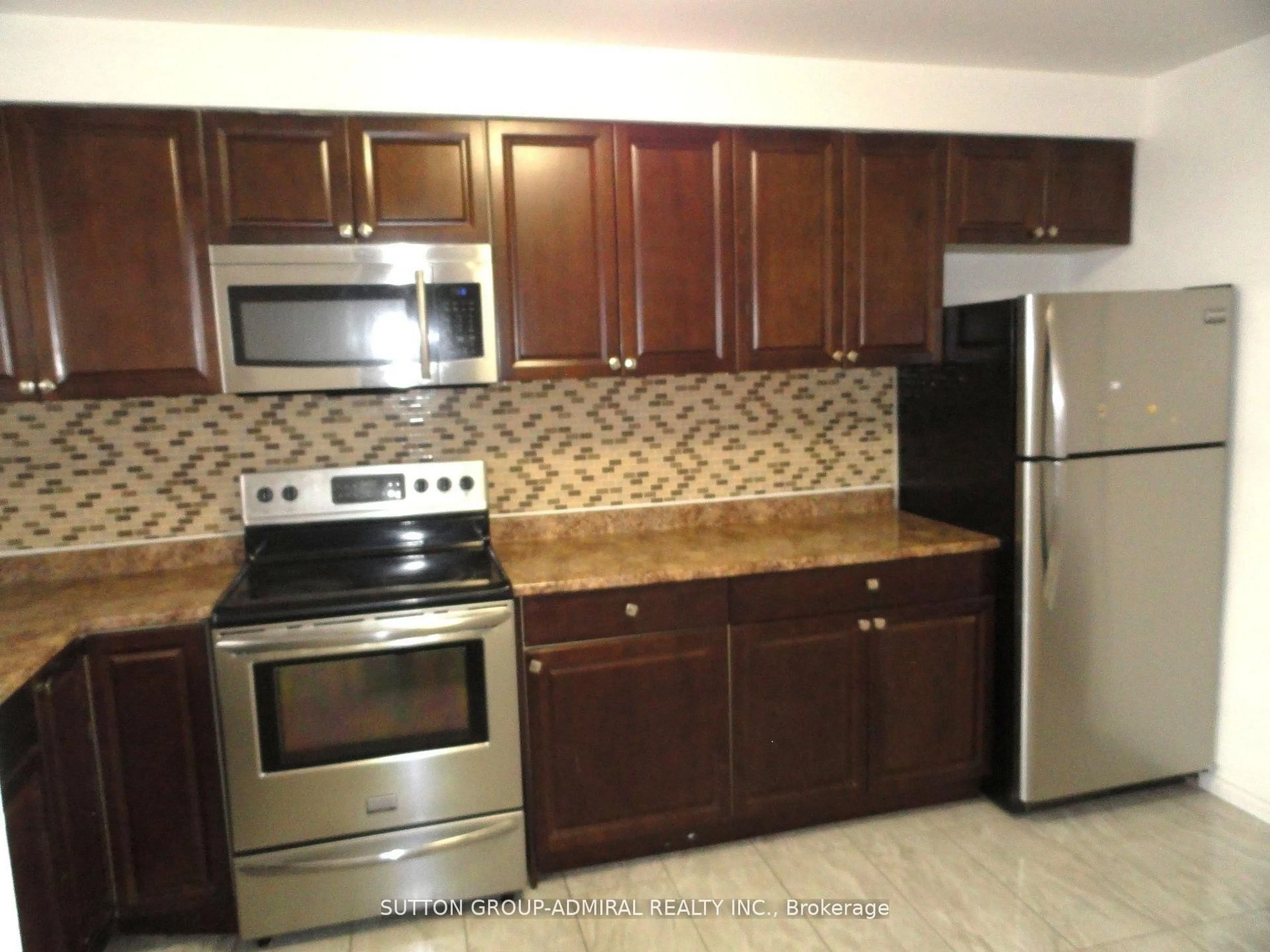 Standard kitchen, ceramic/tile floor for 137 Ashton Cres, Brampton Ontario L6S 3J9