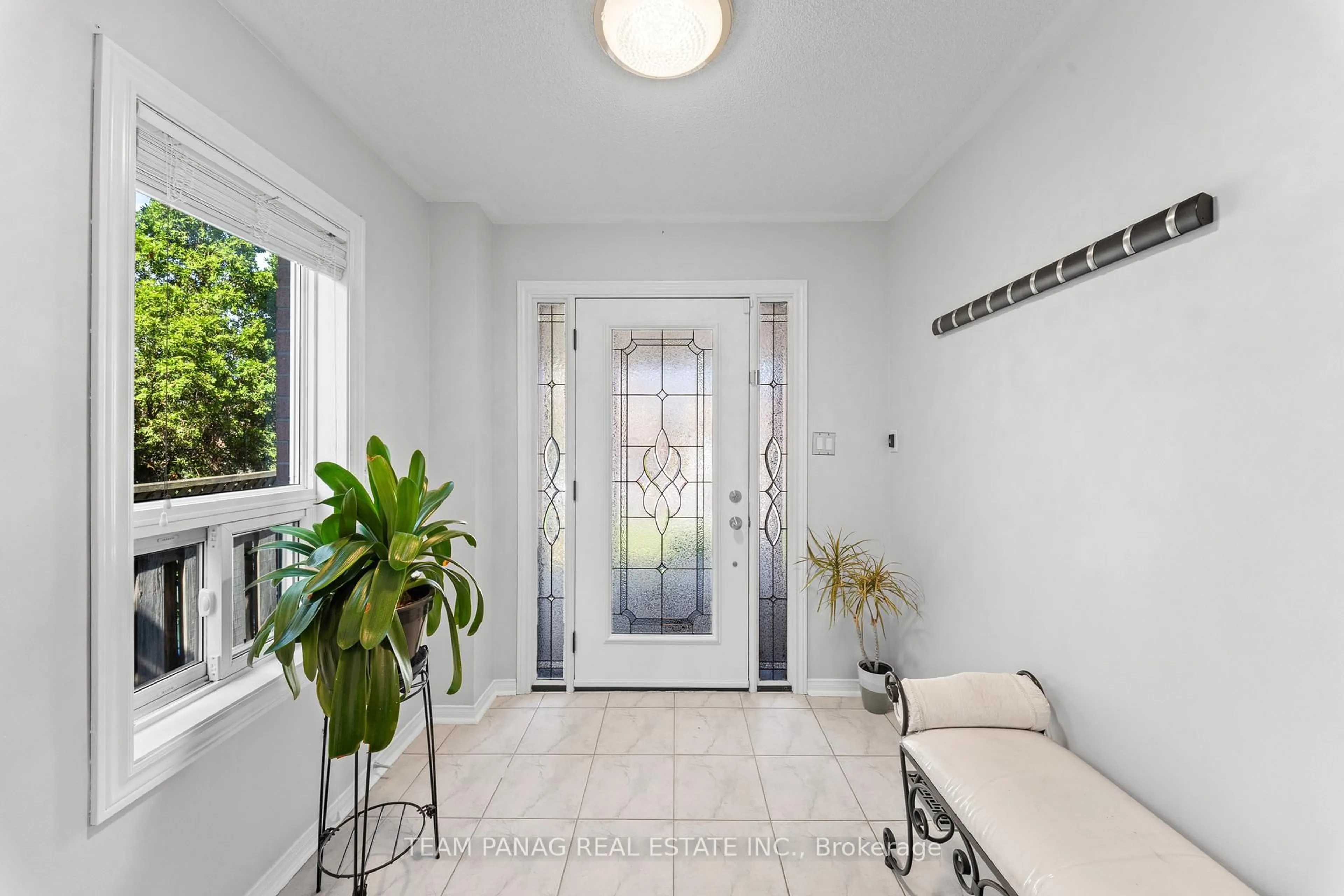 Indoor entryway for 57 Muirland Cres, Brampton Ontario L6X 4P3