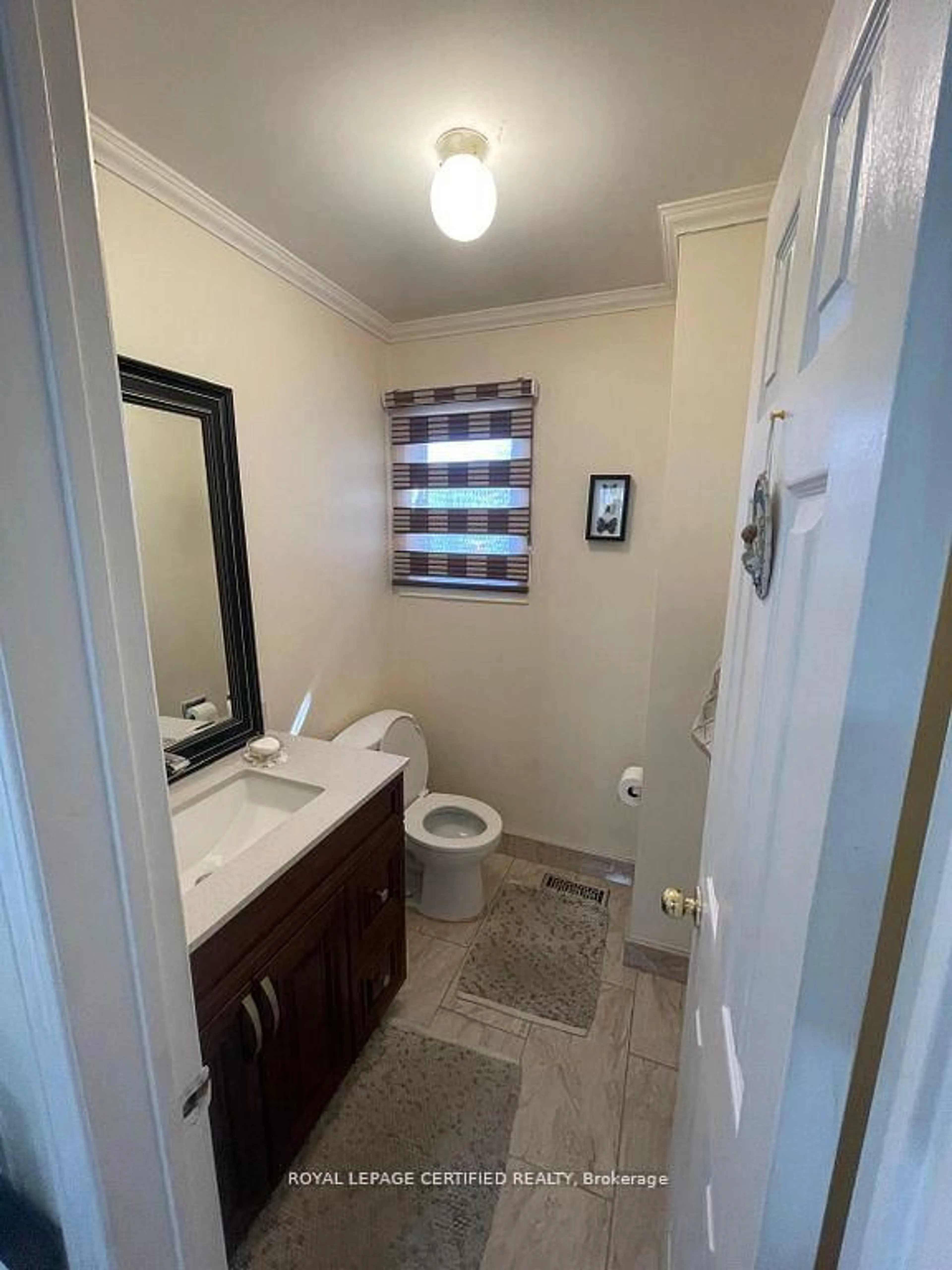 Standard bathroom, unknown for 42 Wooliston Cres, Brampton Ontario L6Y 4J5