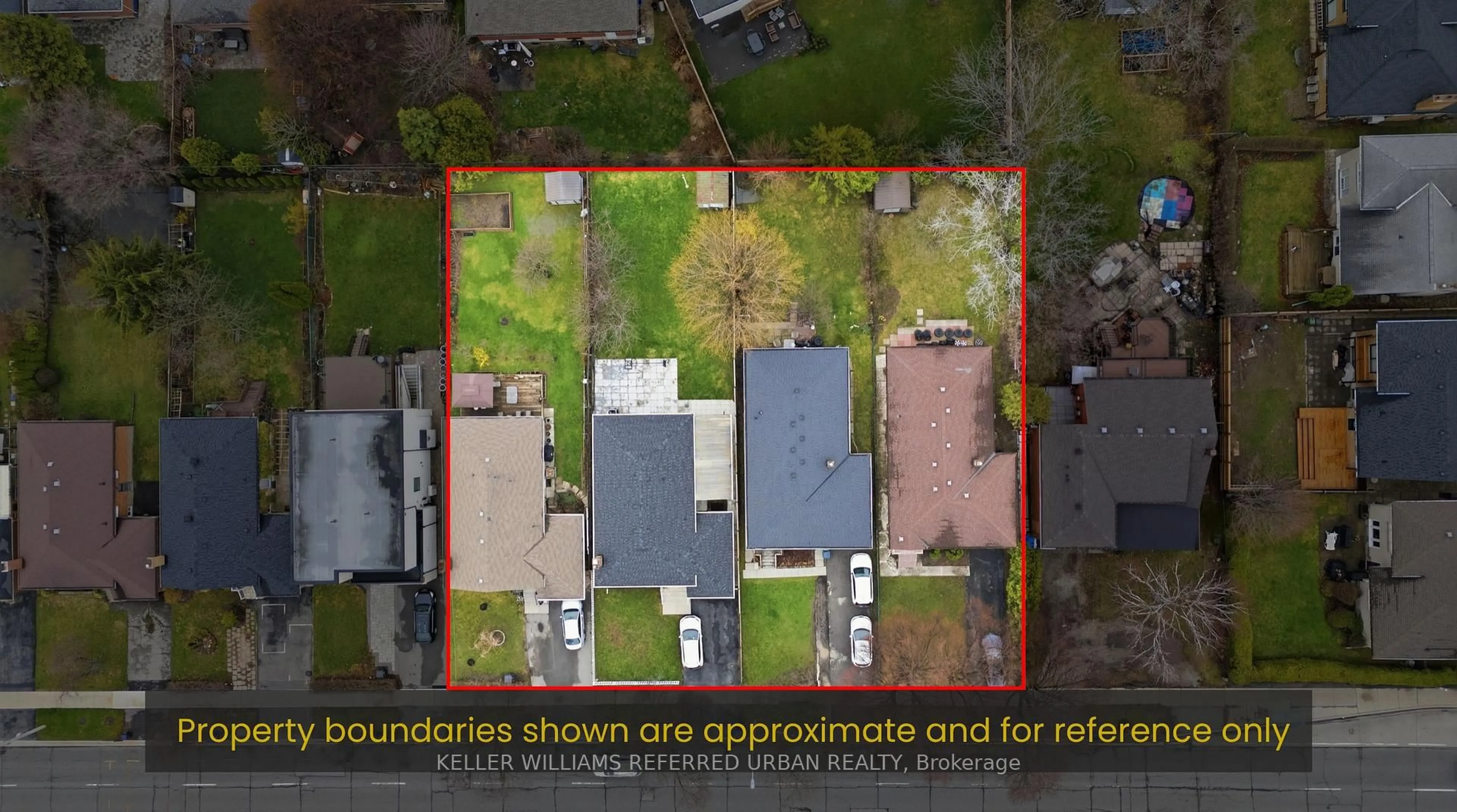 A pic from outside/outdoor area/front of a property/back of a property/a pic from drone, street for 3989 Bloor St, Toronto Ontario M9B 1M2