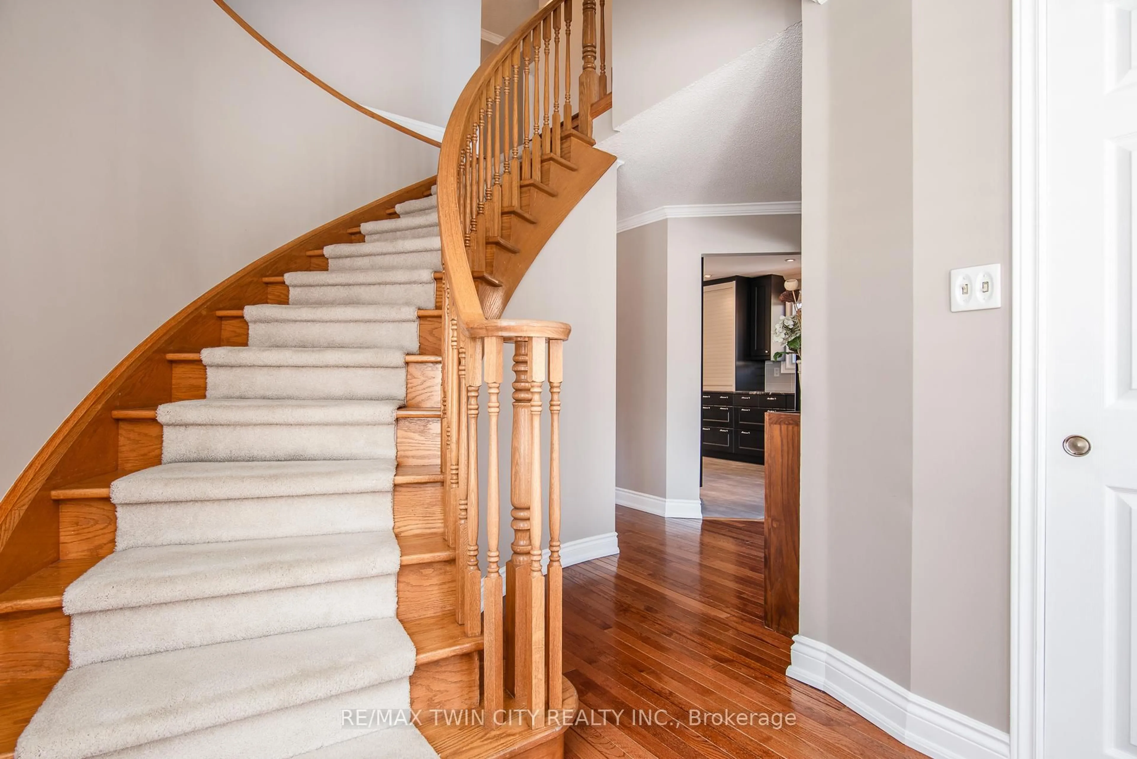 Stairs for 1146 Campbell Crt, Burlington Ontario L7S 1Z7