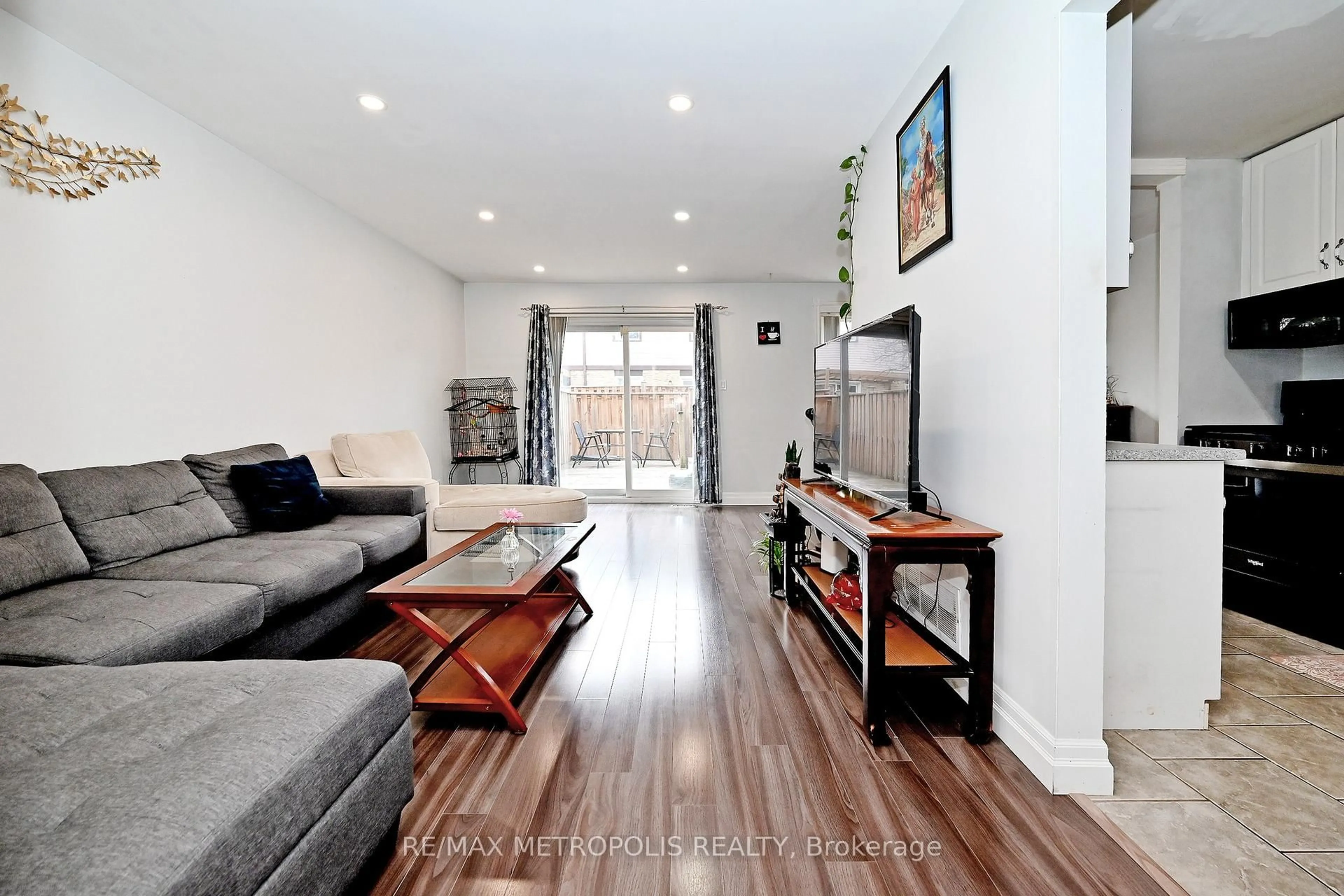 Living room with furniture, wood/laminate floor for 45 Hansen Rd #83, Brampton Ontario L6V 3C5