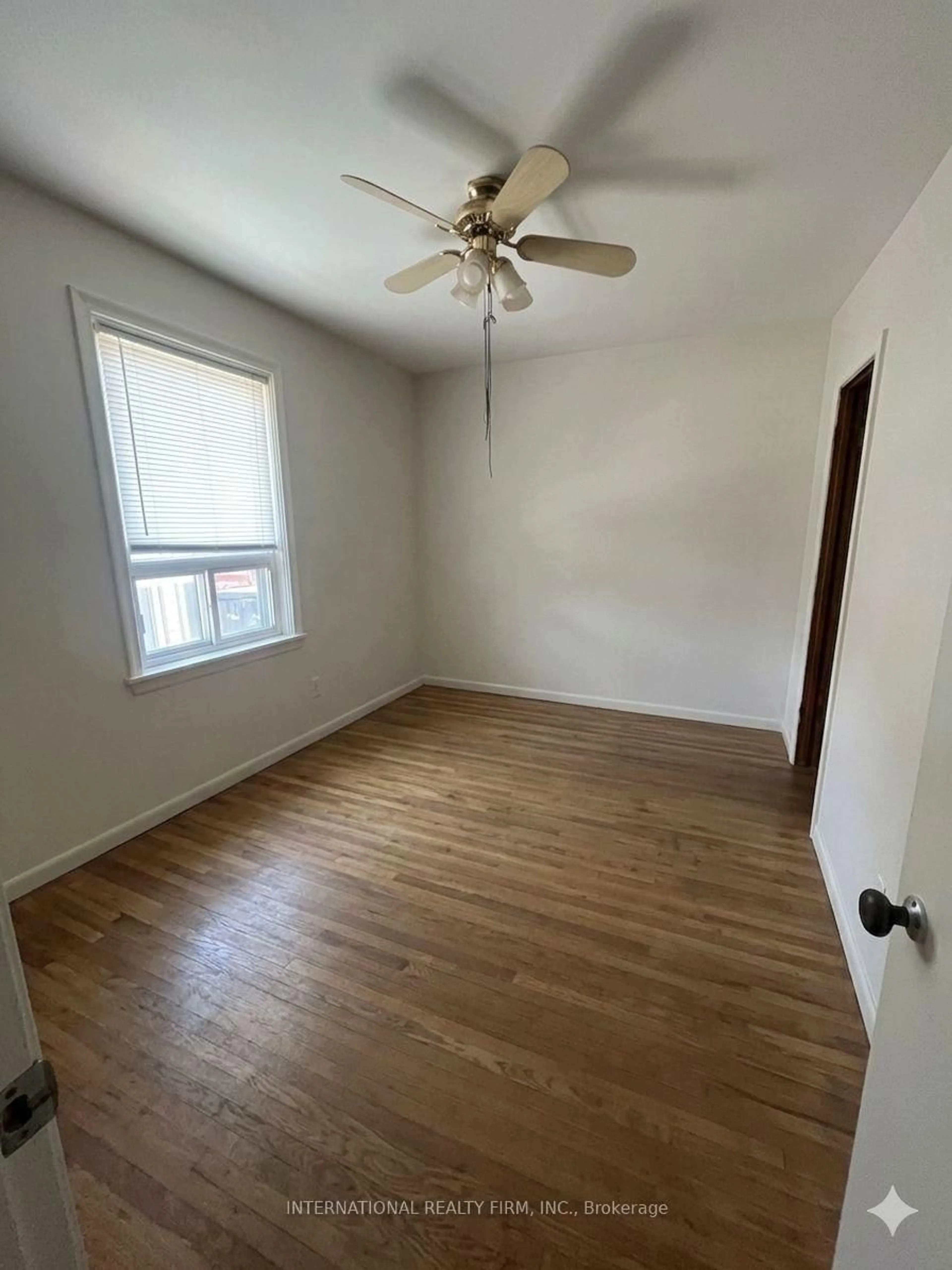 A pic of a room for 1481 Myron Dr, Mississauga Ontario L5E 2N5
