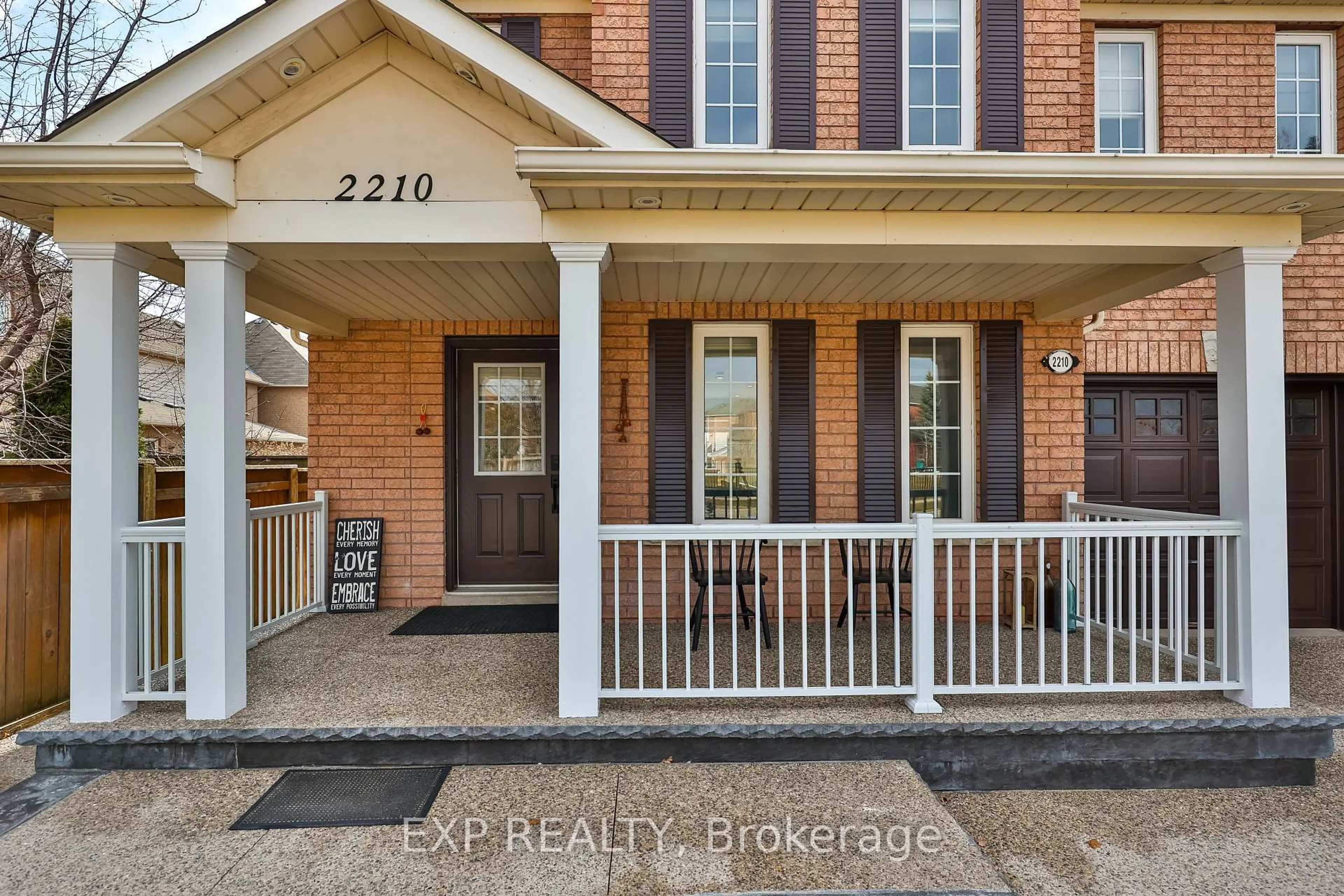 Indoor entryway for 2210 Fairmount Dr, Oakville Ontario L6M 5J5