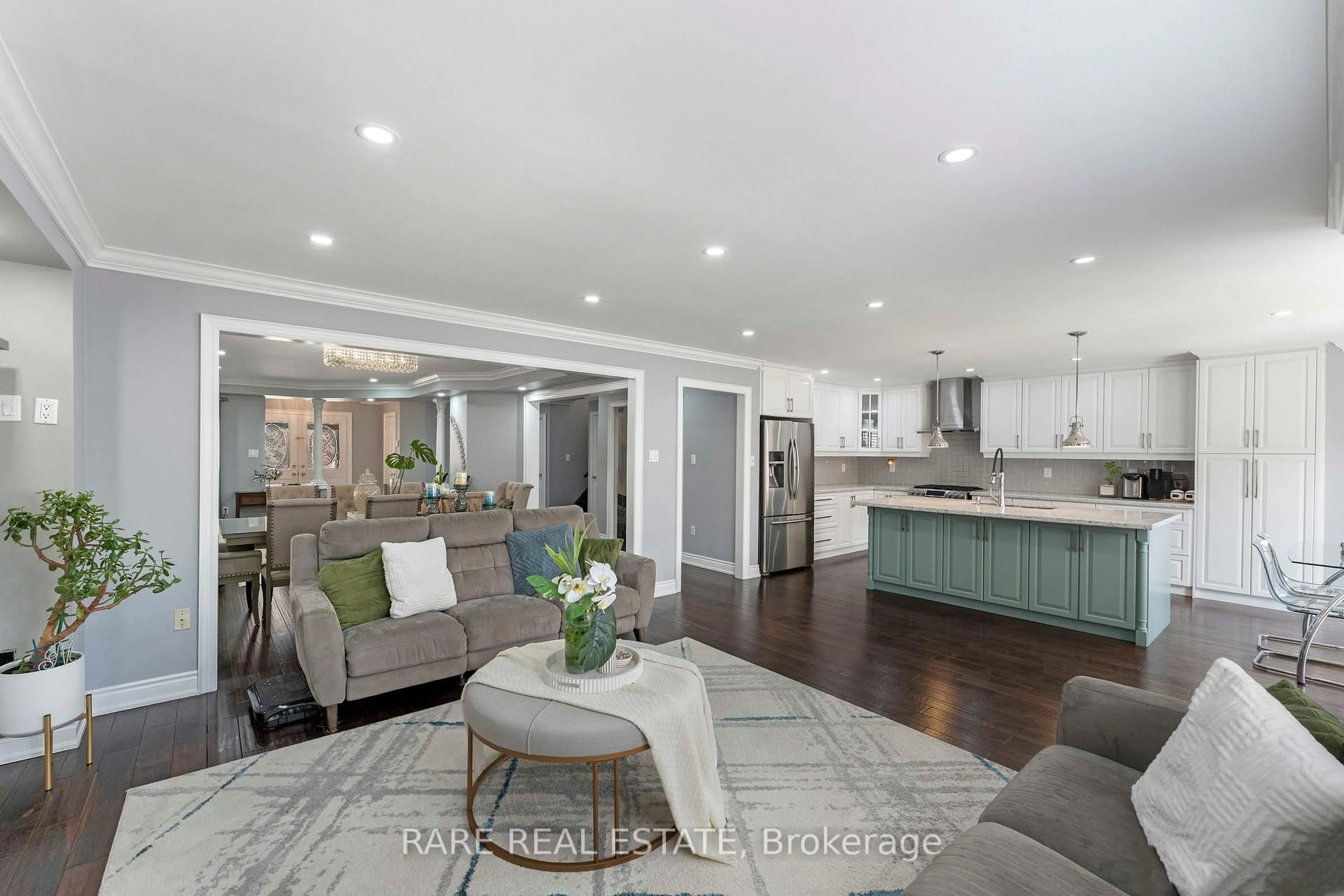 Open concept kitchen, unknown for 33 SOUTHBEND Dr, Brampton Ontario L7A 1K5