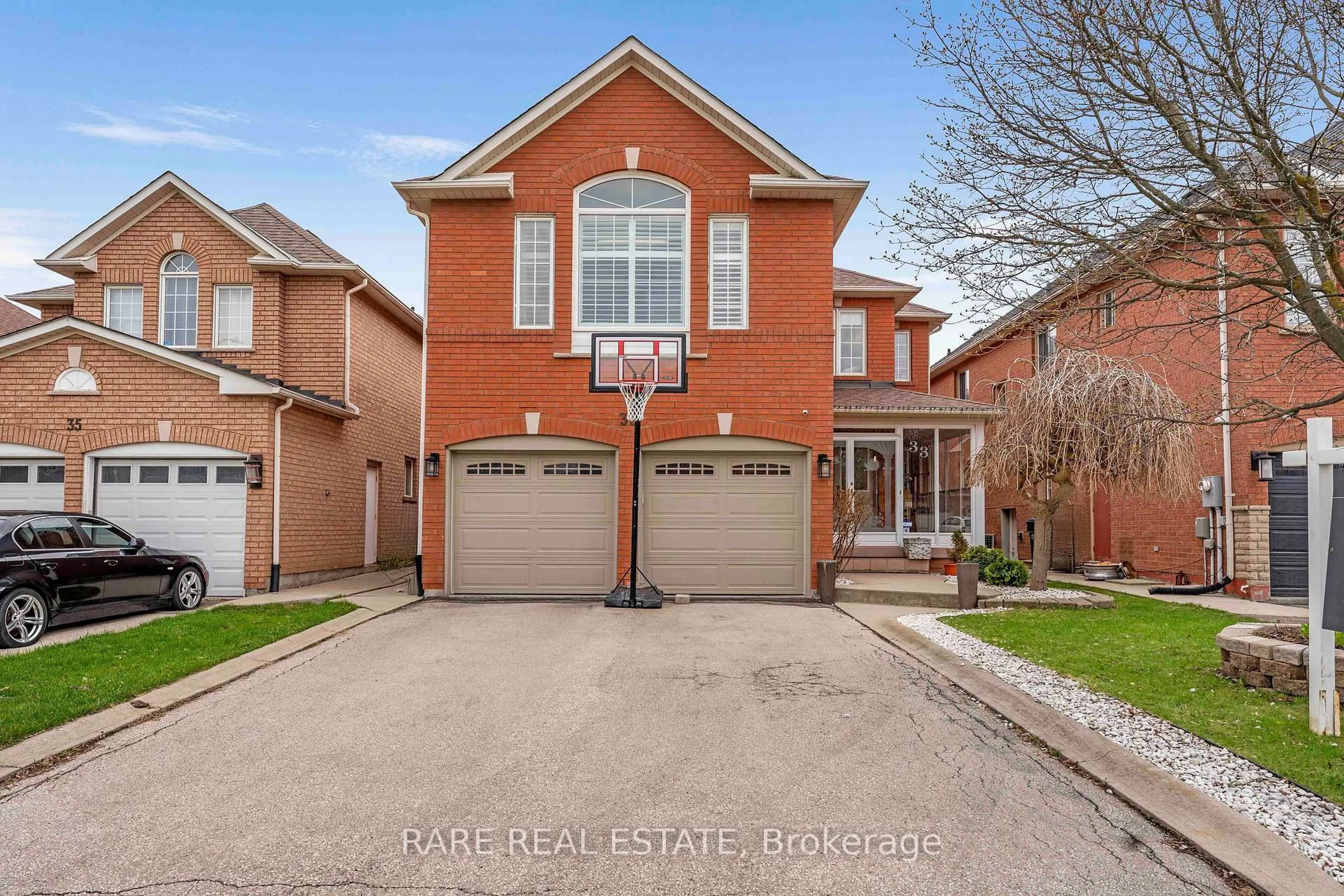 Home with brick exterior material, street for 33 SOUTHBEND Dr, Brampton Ontario L7A 1K5