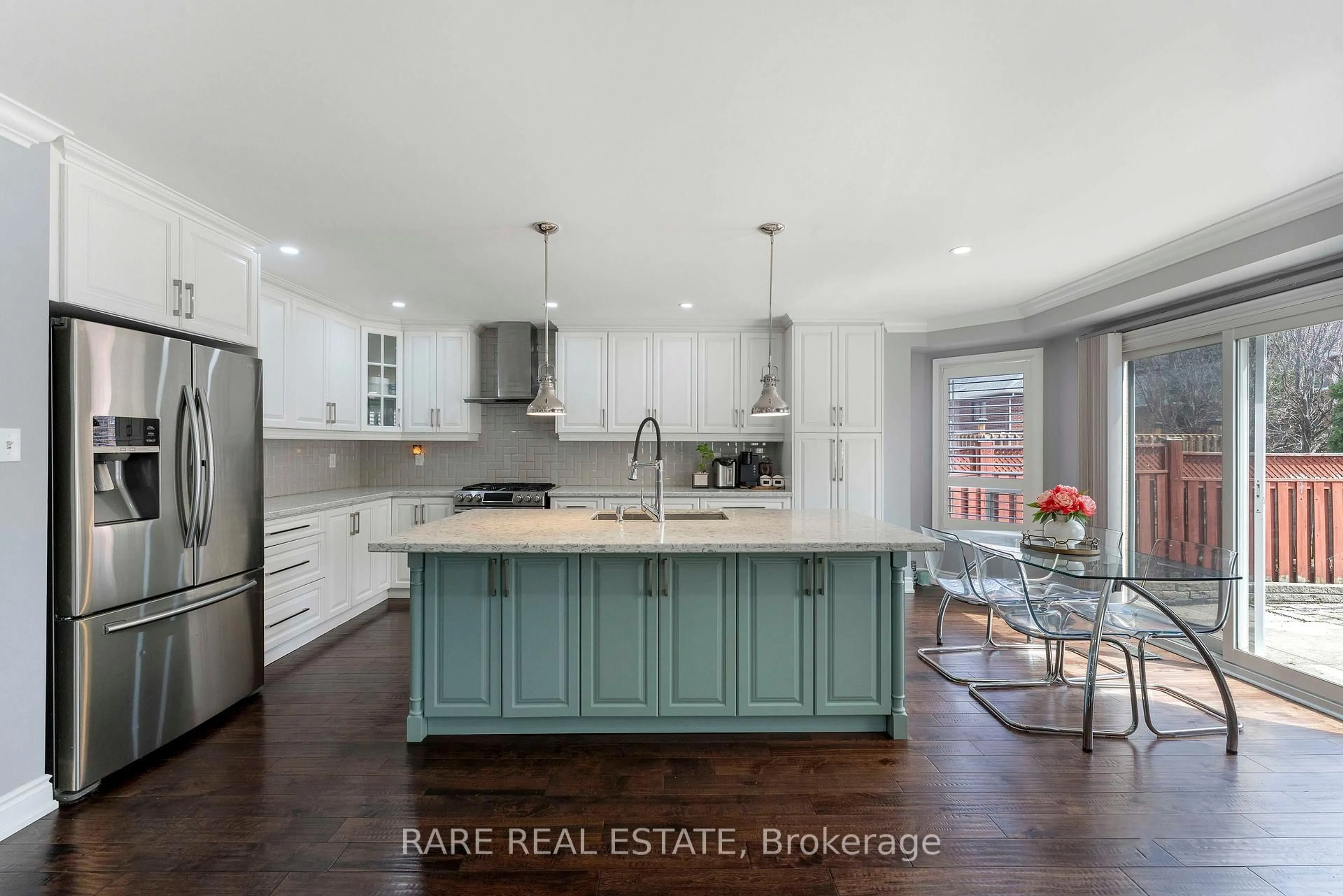 Open concept kitchen, unknown for 33 SOUTHBEND Dr, Brampton Ontario L7A 1K5