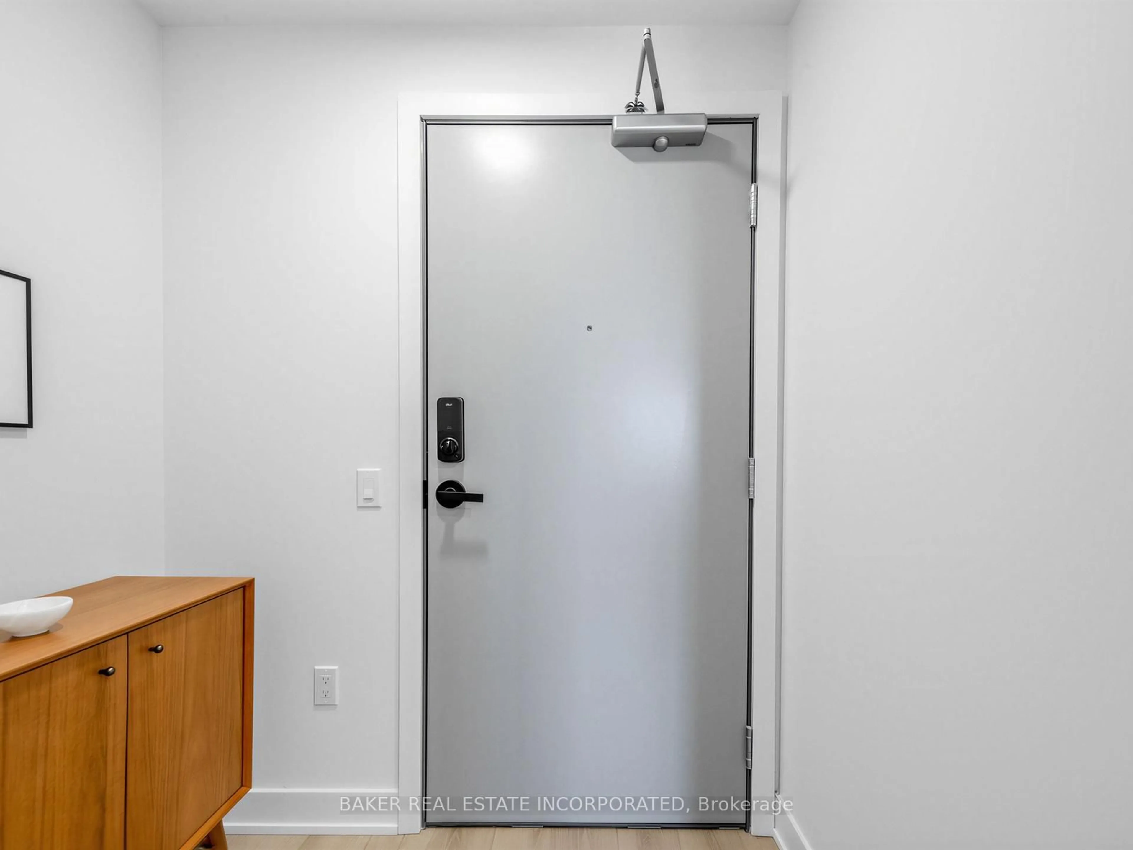 Indoor entryway for 758 Dovercourt Rd #1001, Toronto Ontario M6H 0G7