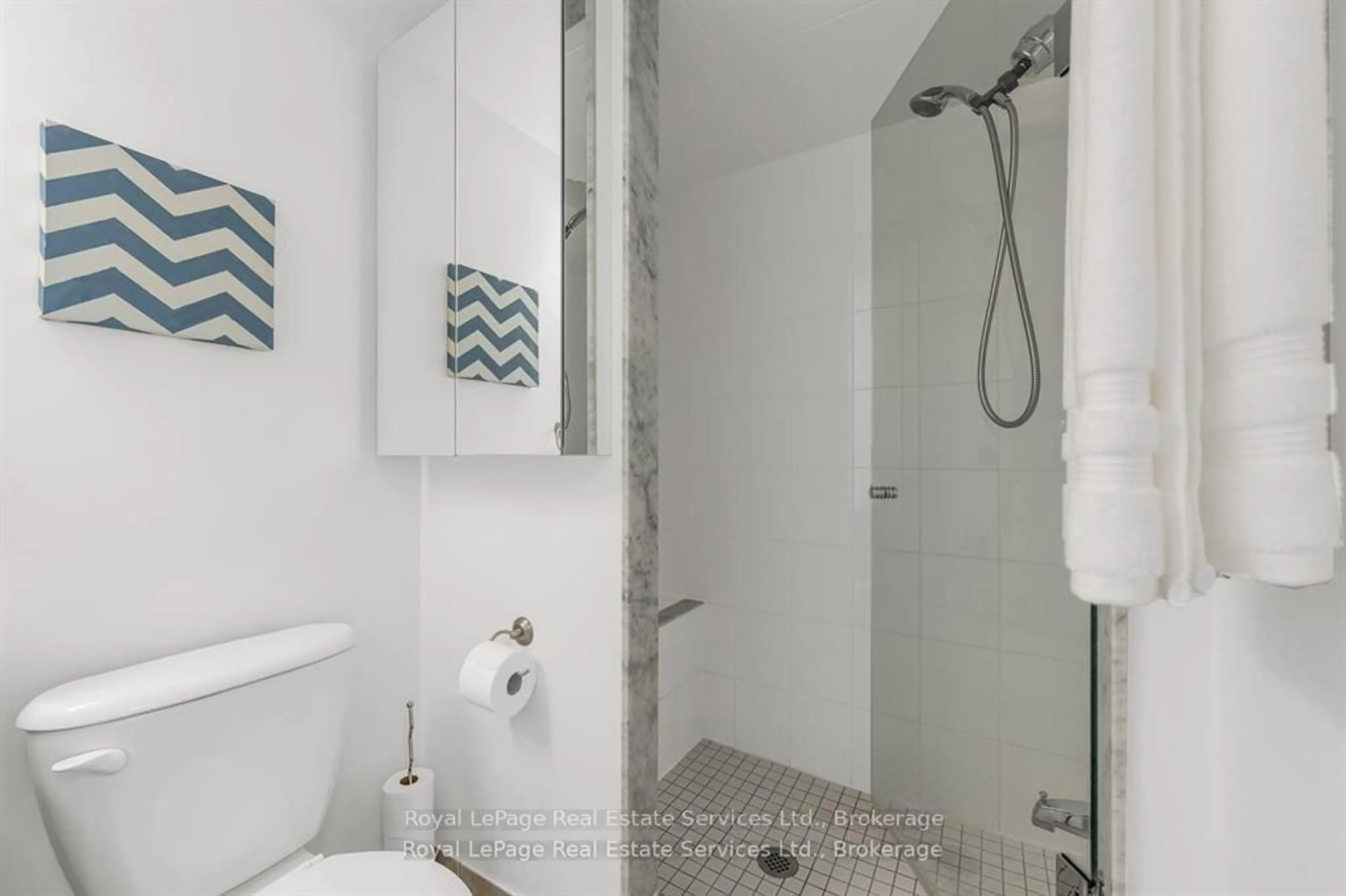 Standard bathroom, ceramic/tile floor for 2391 Central Park Dr #801, Oakville Ontario L6H 0E4